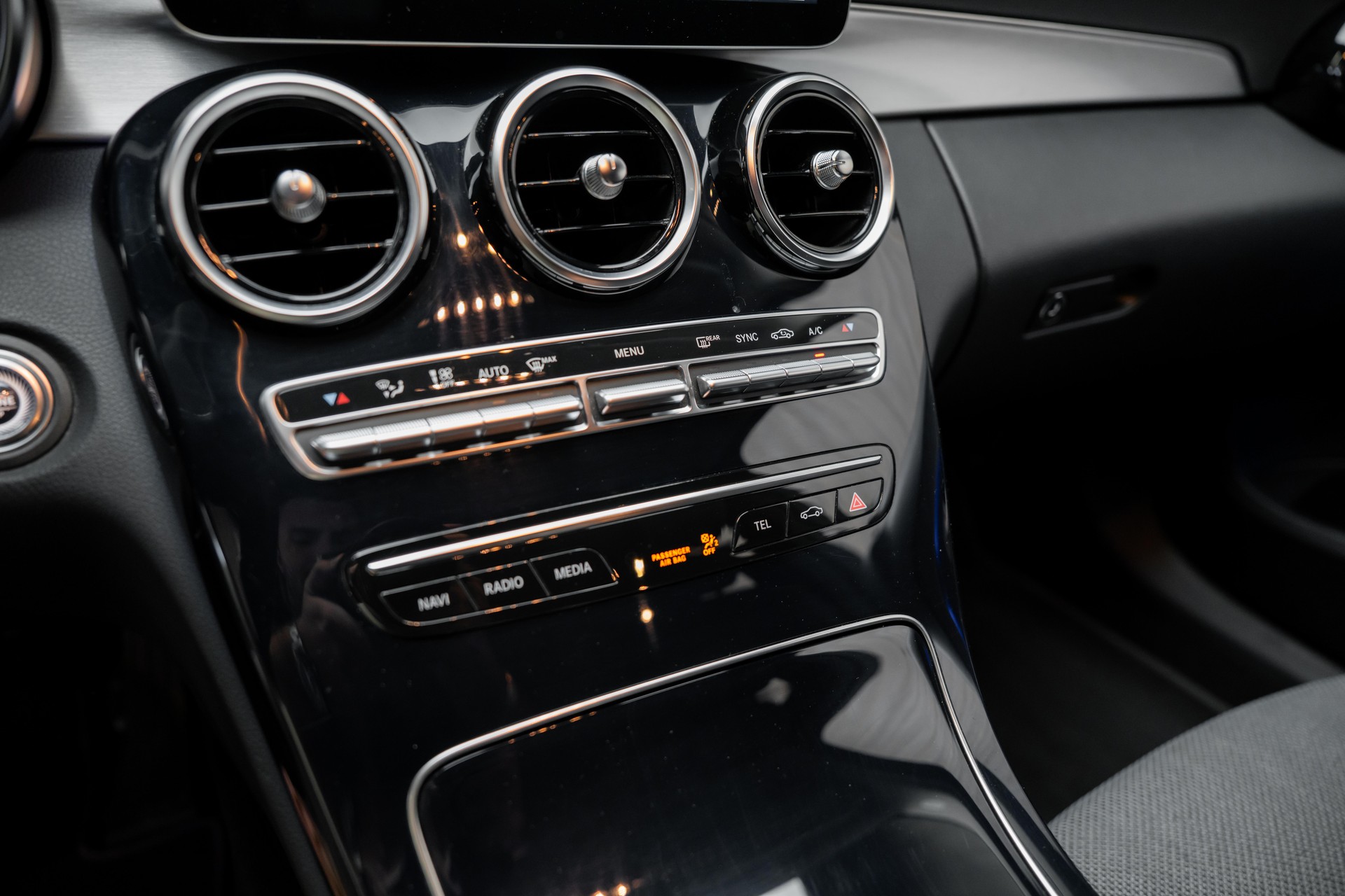 MERCEDES-BENZ C 220 d Swiss Star AMG Line 4Matic 9G-Tronic-image-10