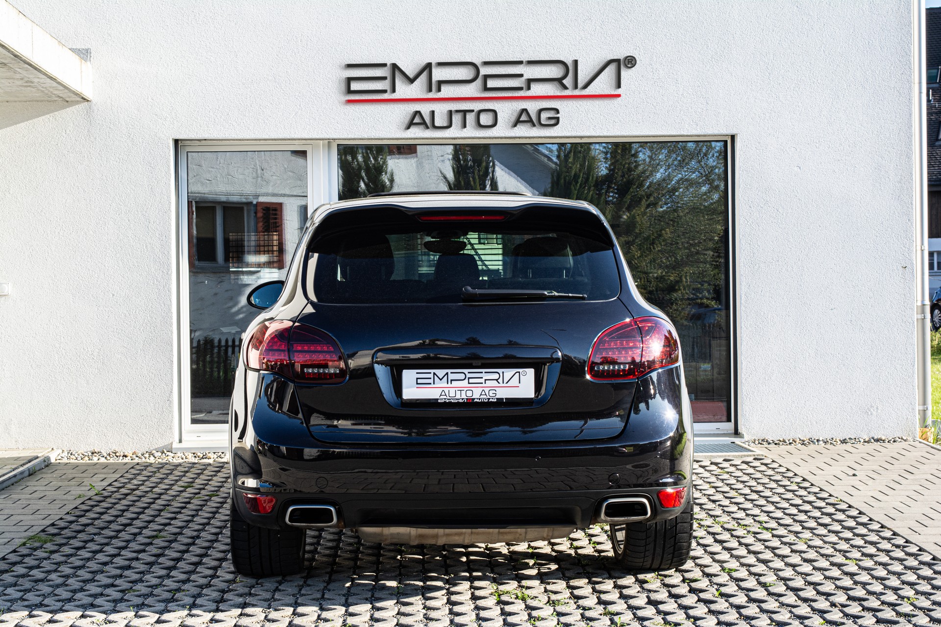 PORSCHE Cayenne S V8-showroom-element-3