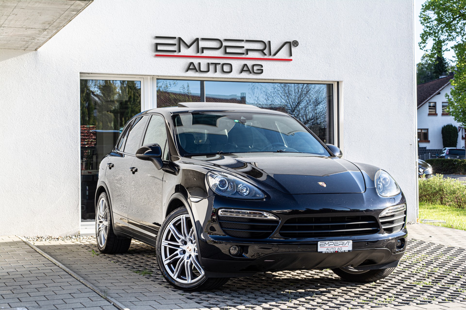 PORSCHE Cayenne S V8-showroom-element-1
