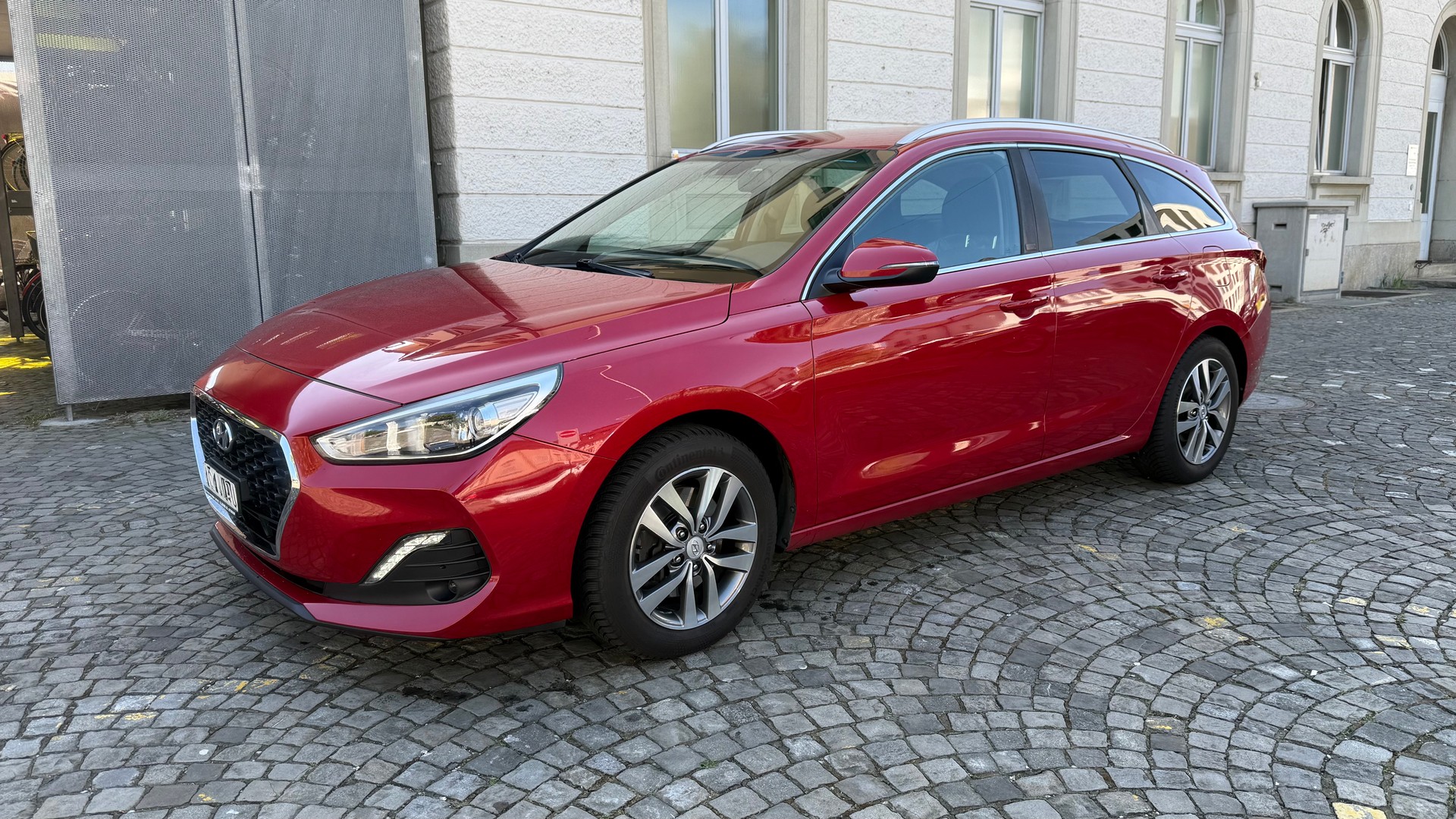 HYUNDAI i30 Wagon 1.6 CRDi Amplia DCT-image-13