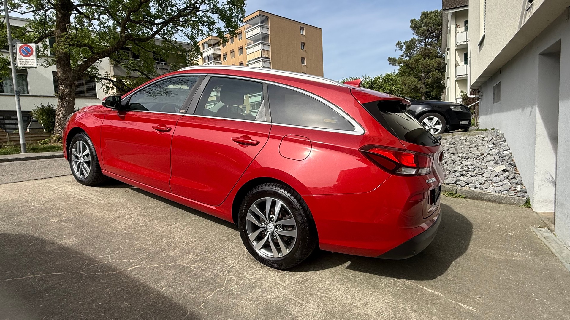 HYUNDAI i30 Wagon 1.6 CRDi Amplia DCT-image-3