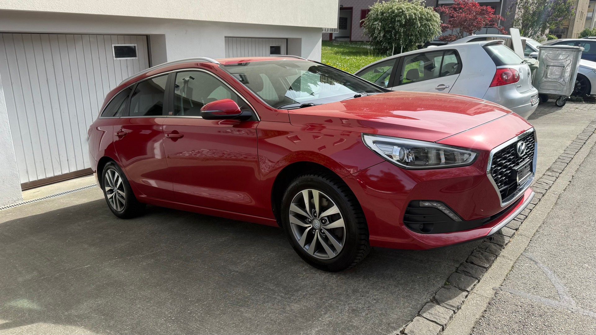 HYUNDAI i30 Wagon 1.6 CRDi Amplia DCT-image-1