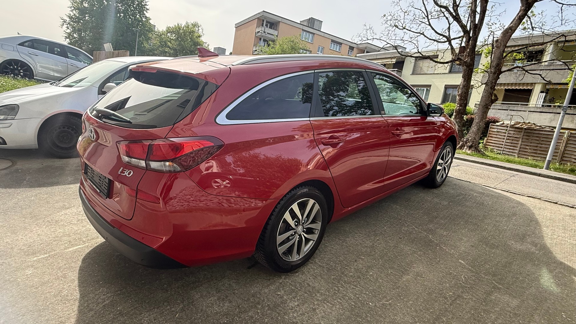 HYUNDAI i30 Wagon 1.6 CRDi Amplia DCT-image-6