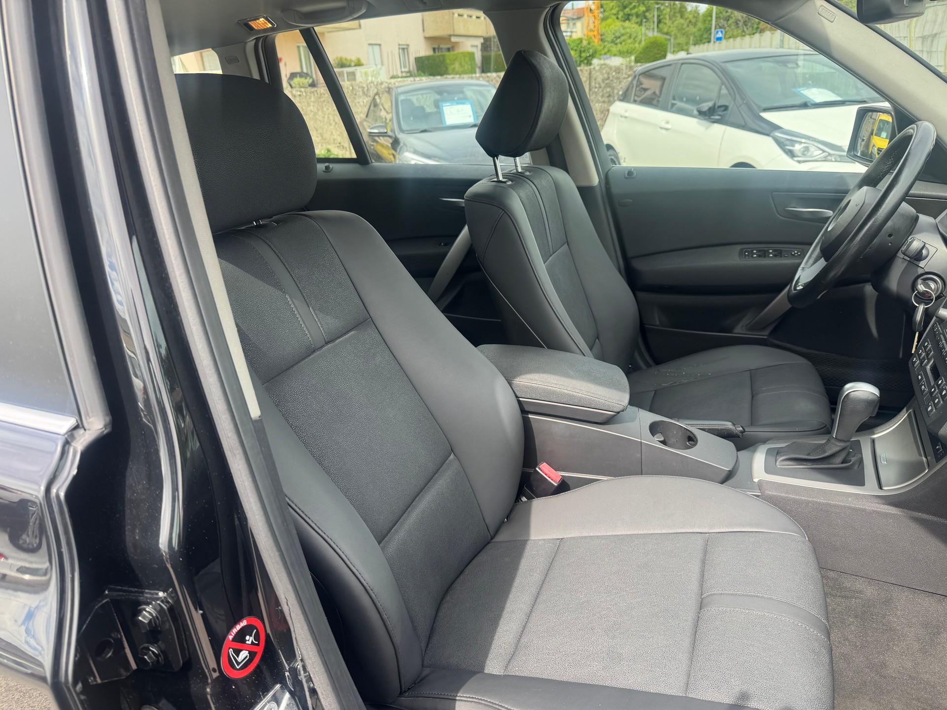 BMW X3 2.5i-image-9