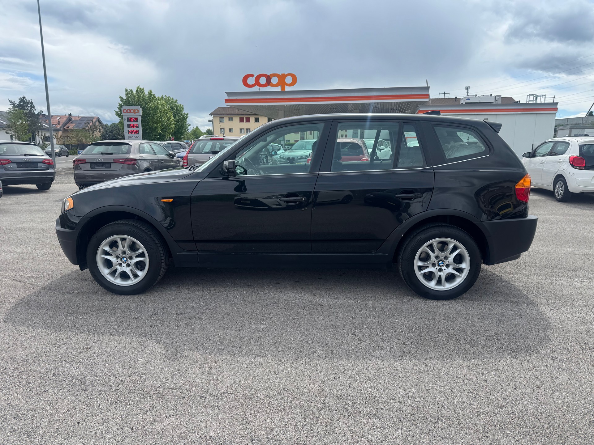 BMW X3 2.5i-image-2