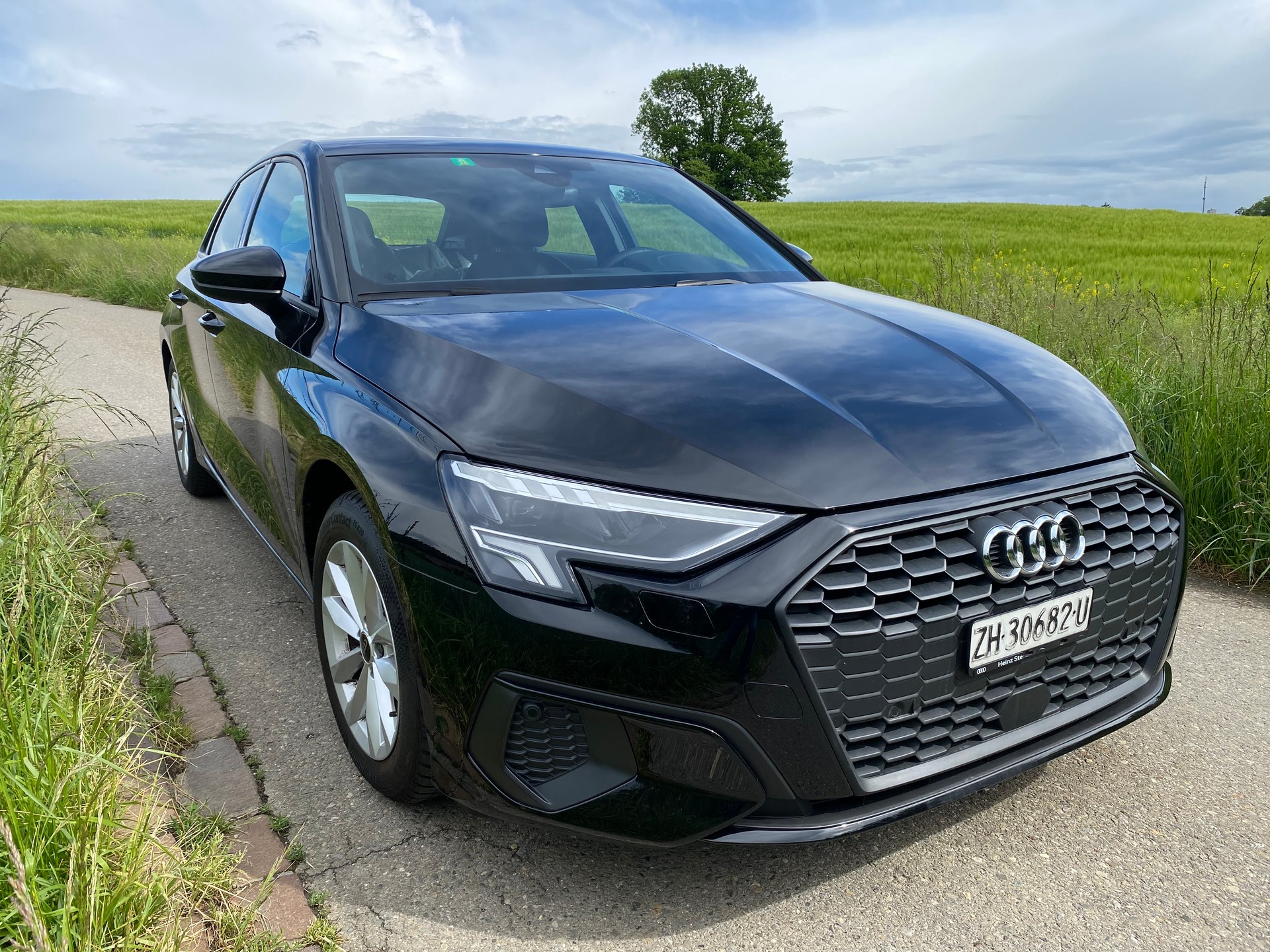 AUDI A3 Sportback 35 TFSI Attraction S-tronic-image-4