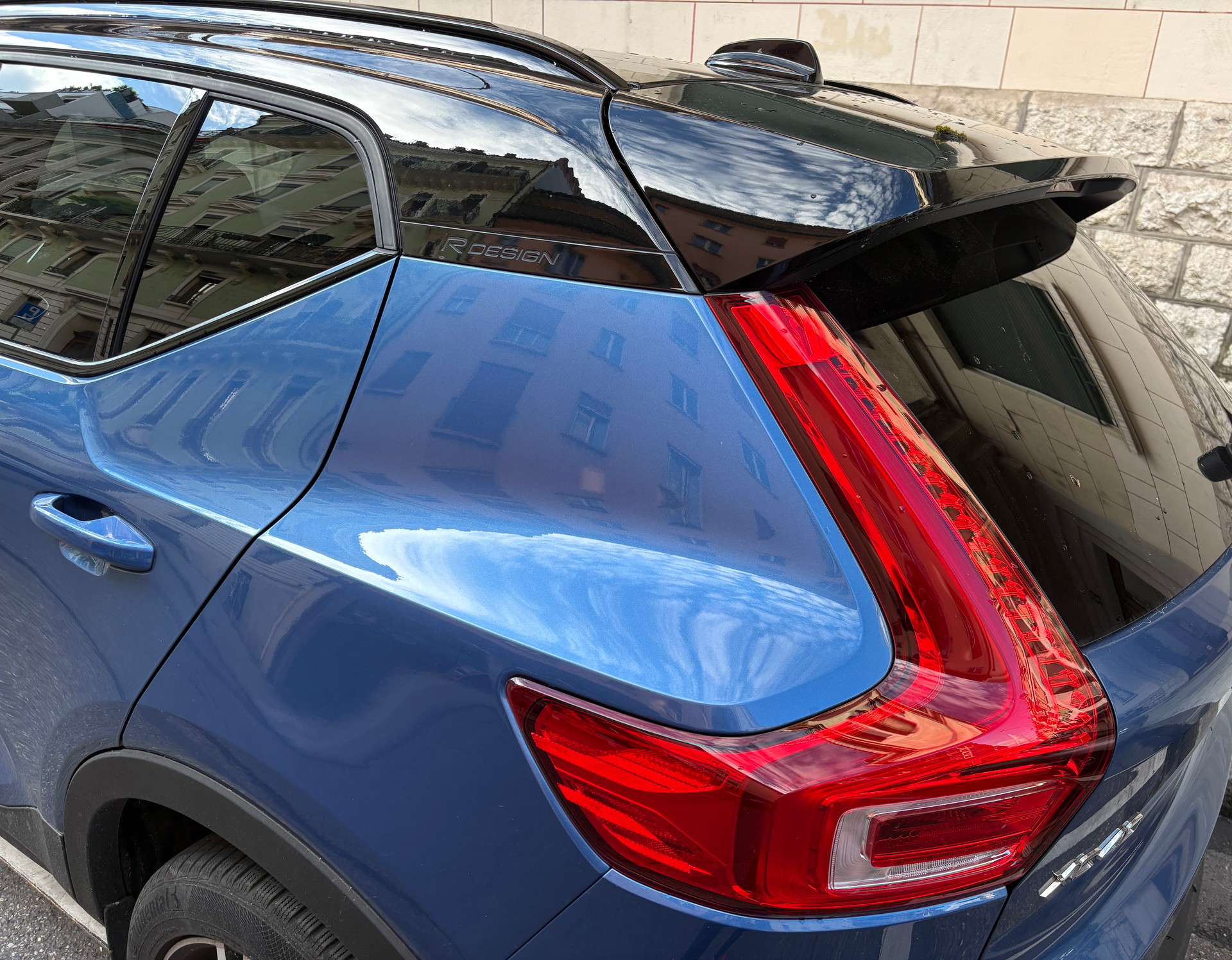 VOLVO XC40 T4 AWD Geartronic R-Design-image-0
