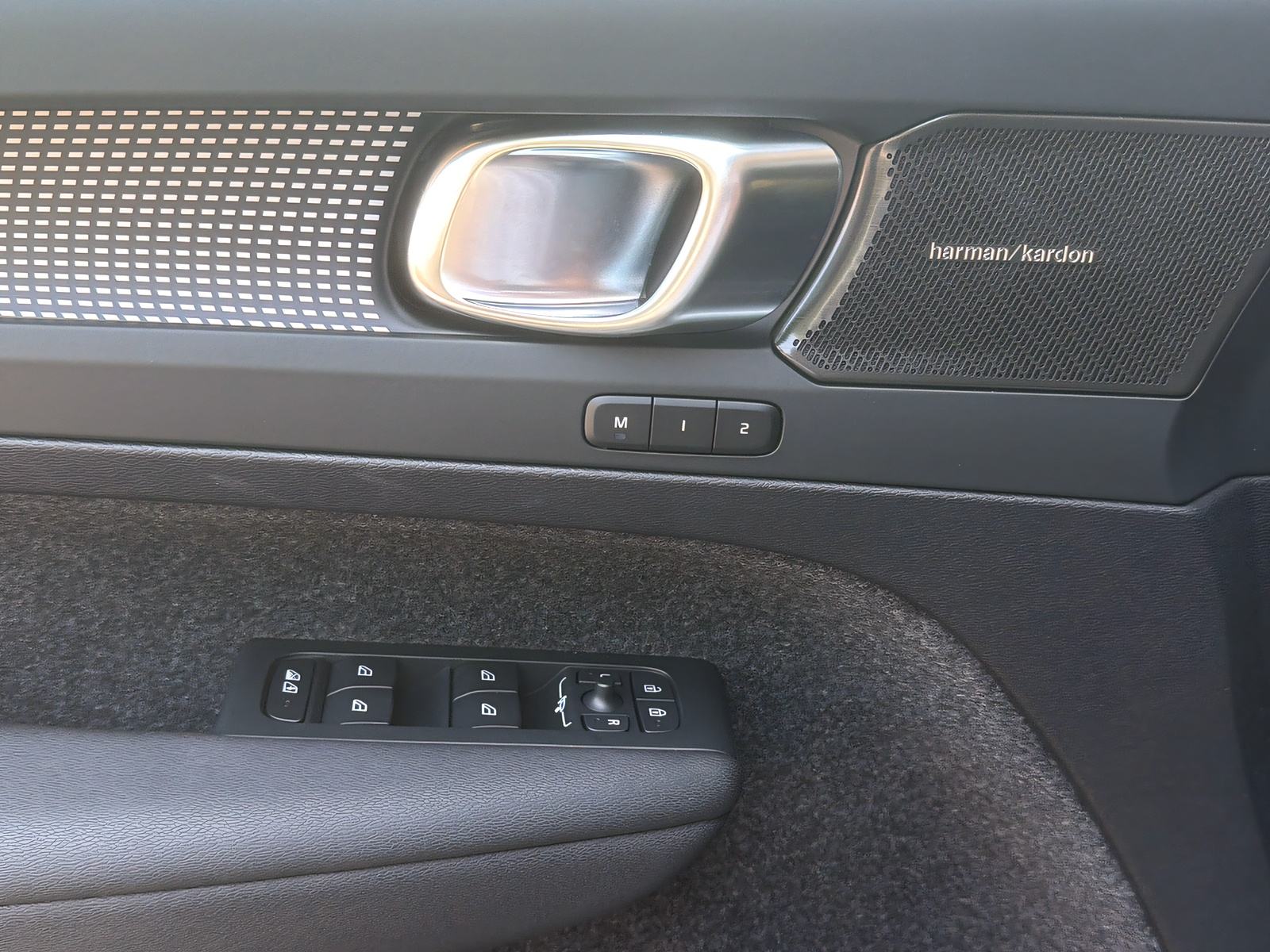 VOLVO EX40 Twin XCENTRIC Edition AWD-image-15