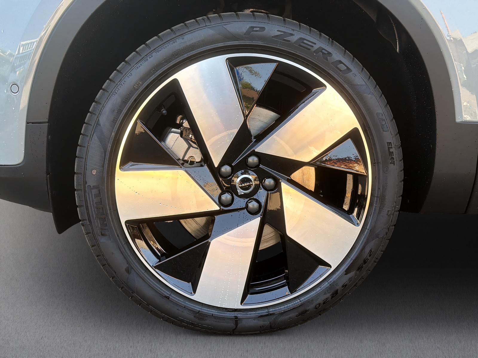 VOLVO EX40 Twin XCENTRIC Edition AWD-image-21