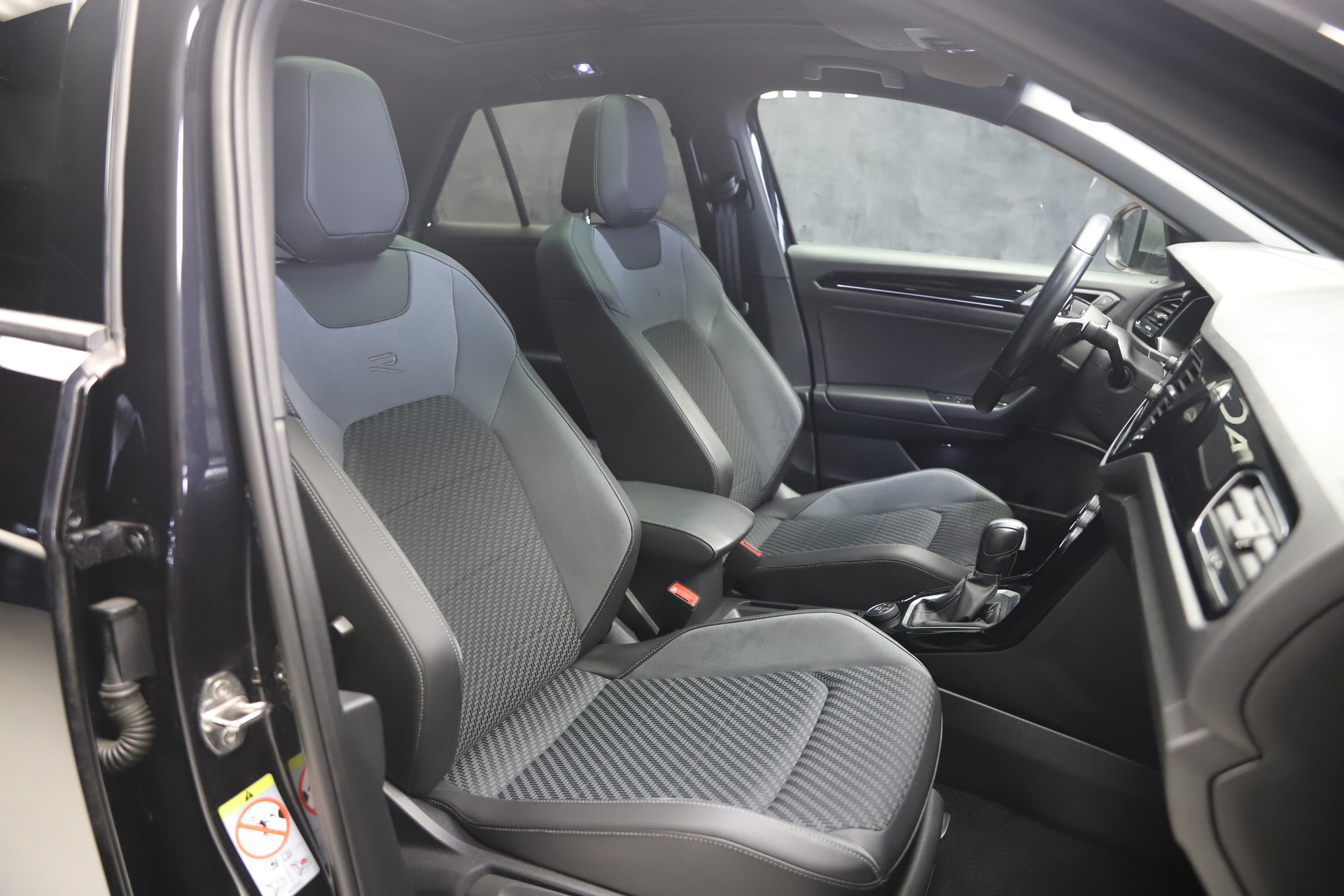 VW T-Roc 2.0 TSI R DSG 4Motion-image-7