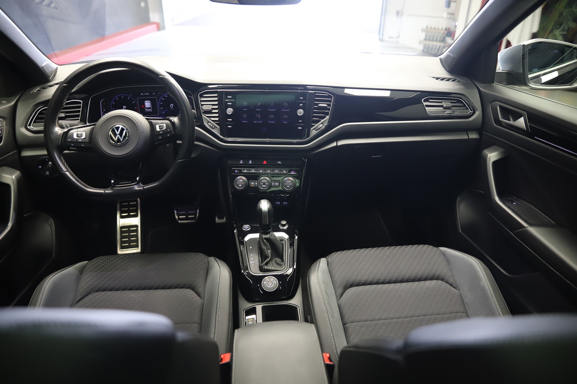VW T-Roc 2.0 TSI R DSG 4Motion-image-8