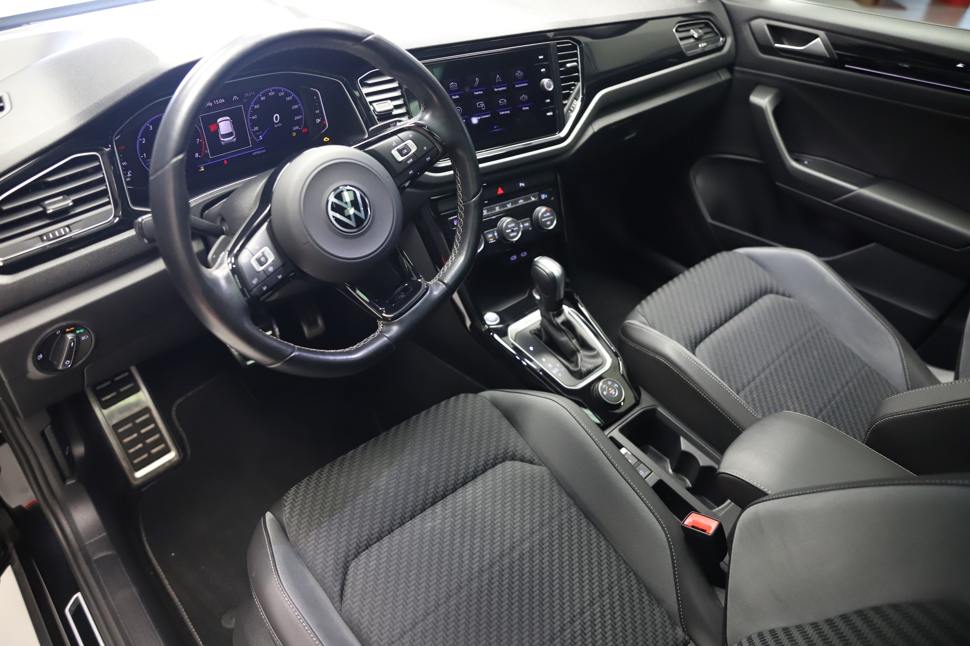 VW T-Roc 2.0 TSI R DSG 4Motion-image-6