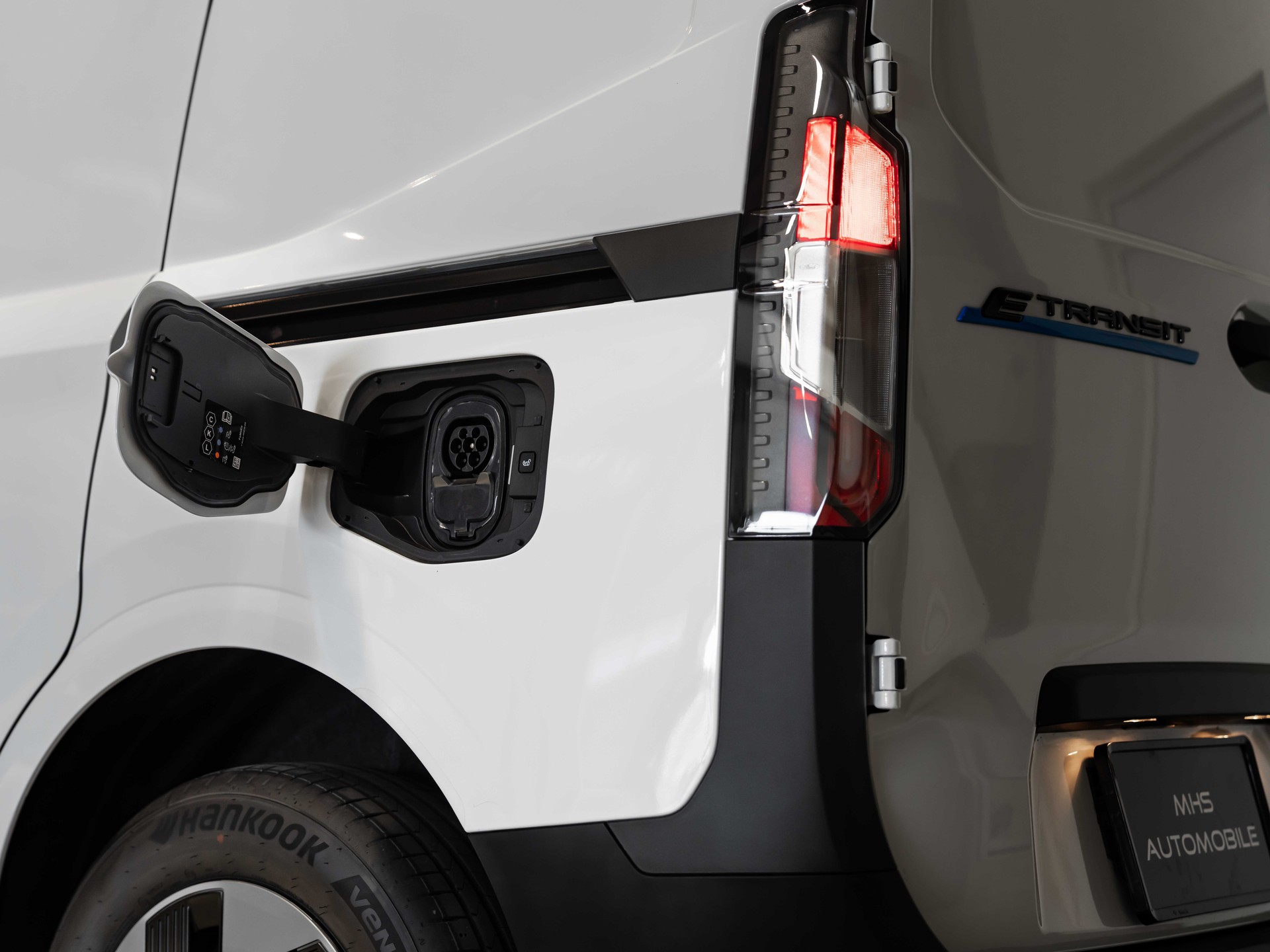 FORD E-Transit Courier Van Trend 43,5kWh-image-13