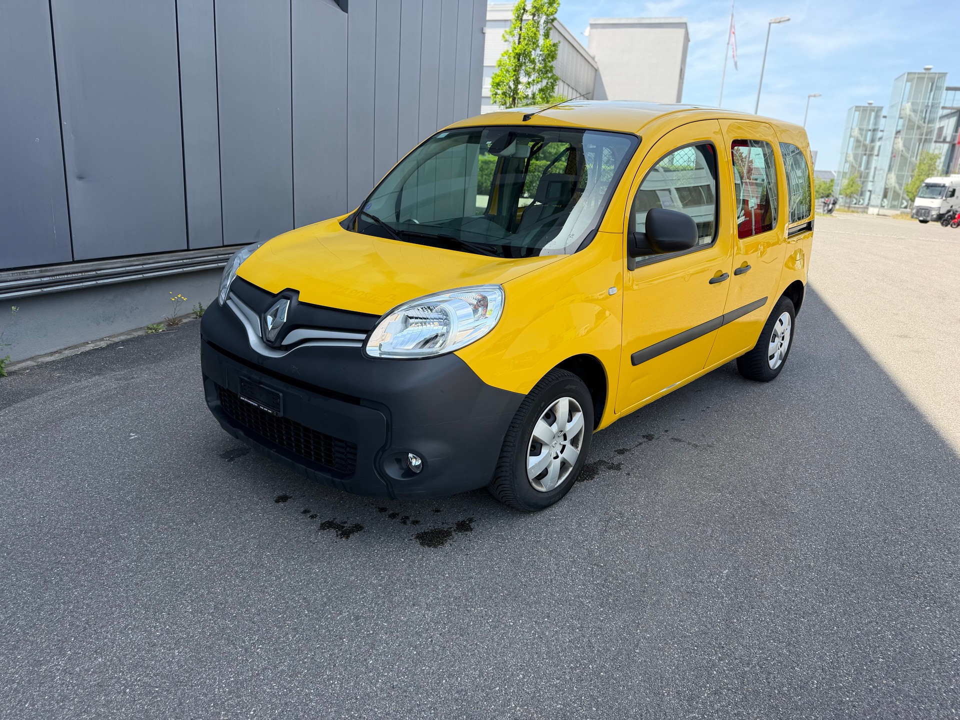 RENAULT Kangoo Medium TCe 115 Business A-image-0