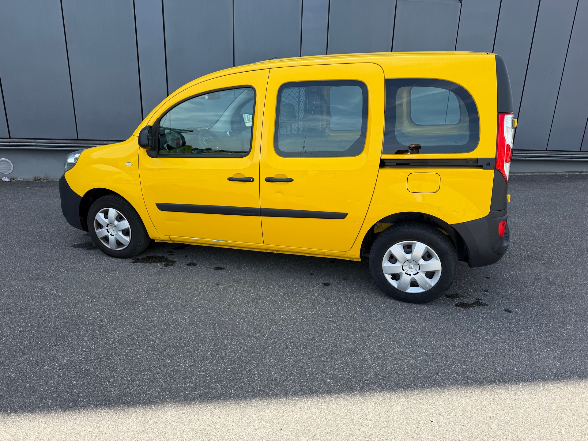 RENAULT Kangoo Medium TCe 115 Business A-image-12