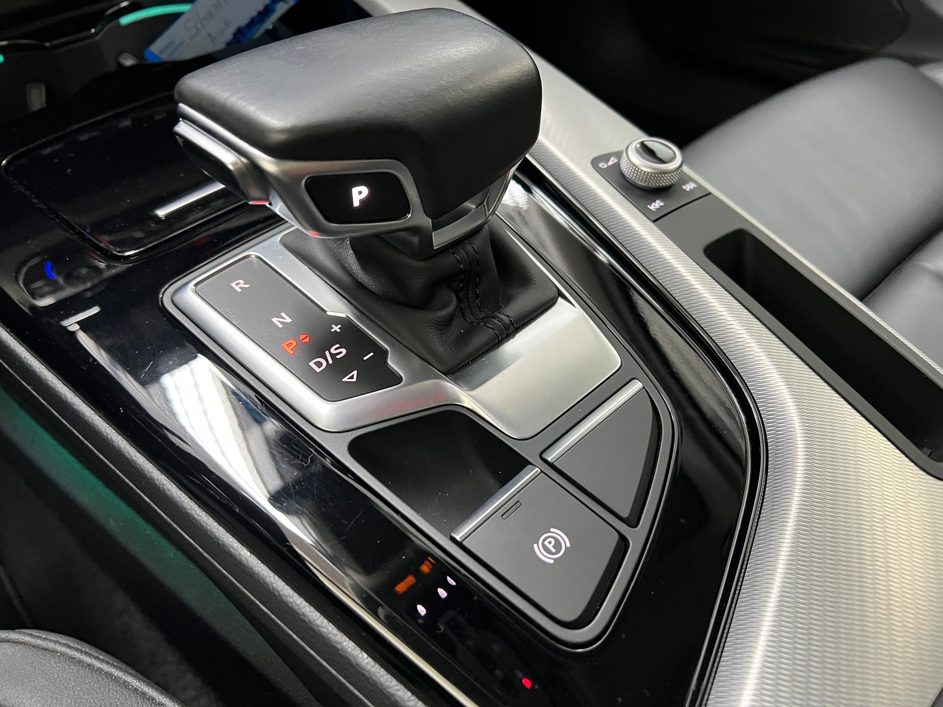 AUDI A4 allroad 40 TDI quattro tiptronic-image-12