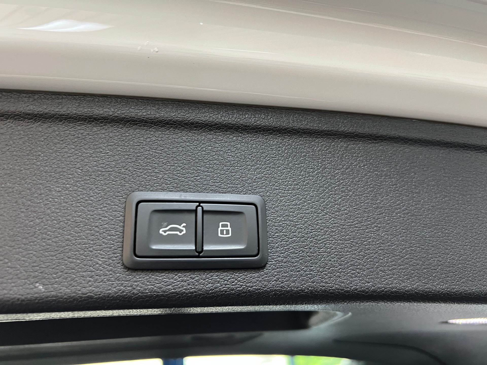 AUDI A4 allroad 40 TDI quattro tiptronic-image-25