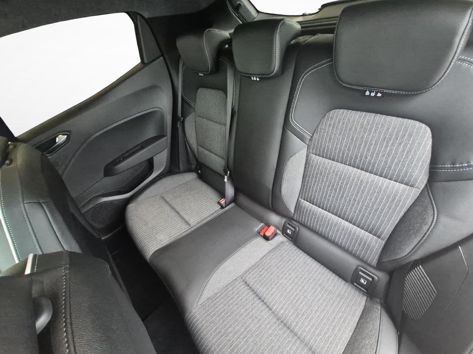 MITSUBISHI Colt 1.6 HEV Intense / Jetzt mit attraktivem 1.9% Leasing!-image-10