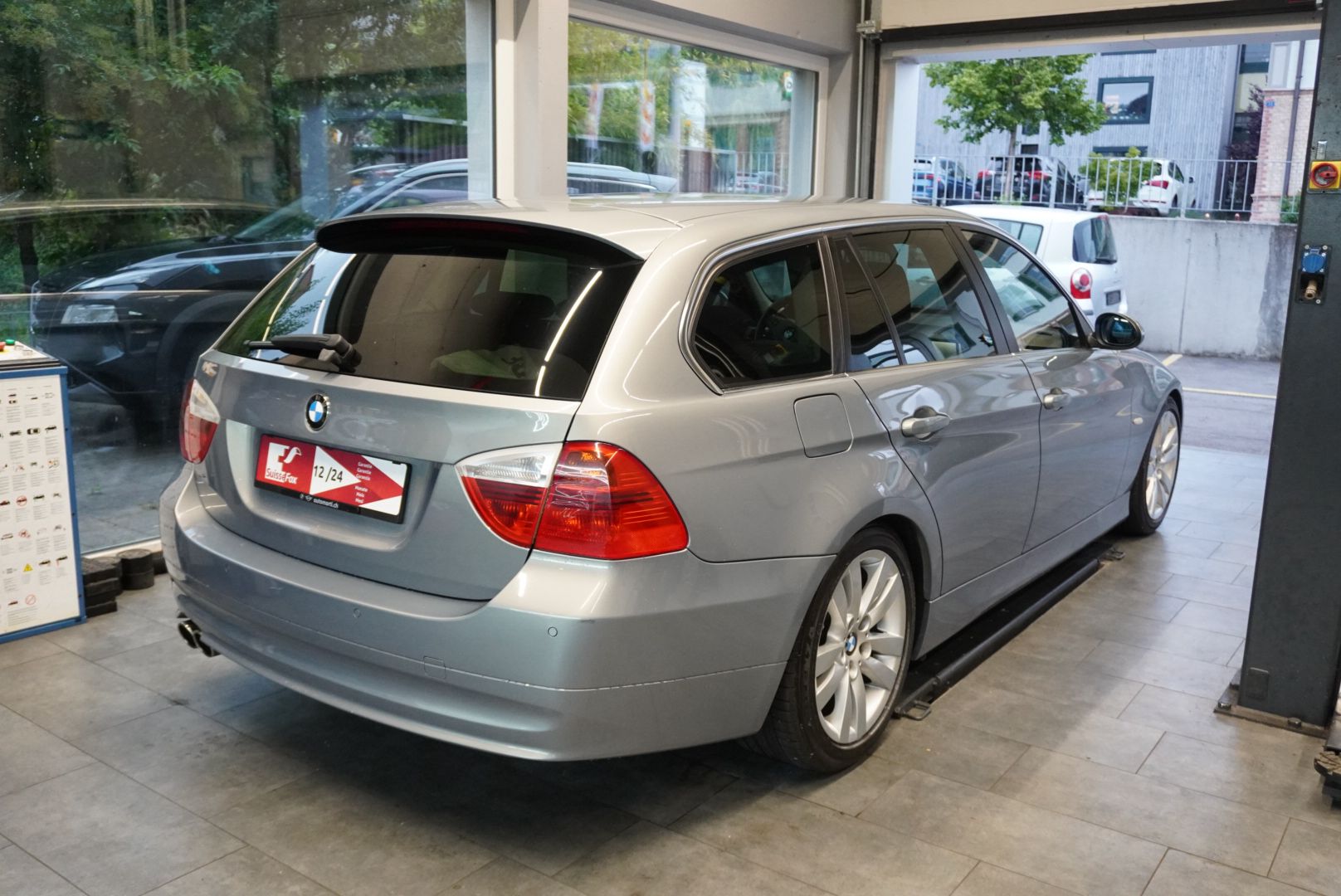 BMW 325i Touring Steptronic-image-3