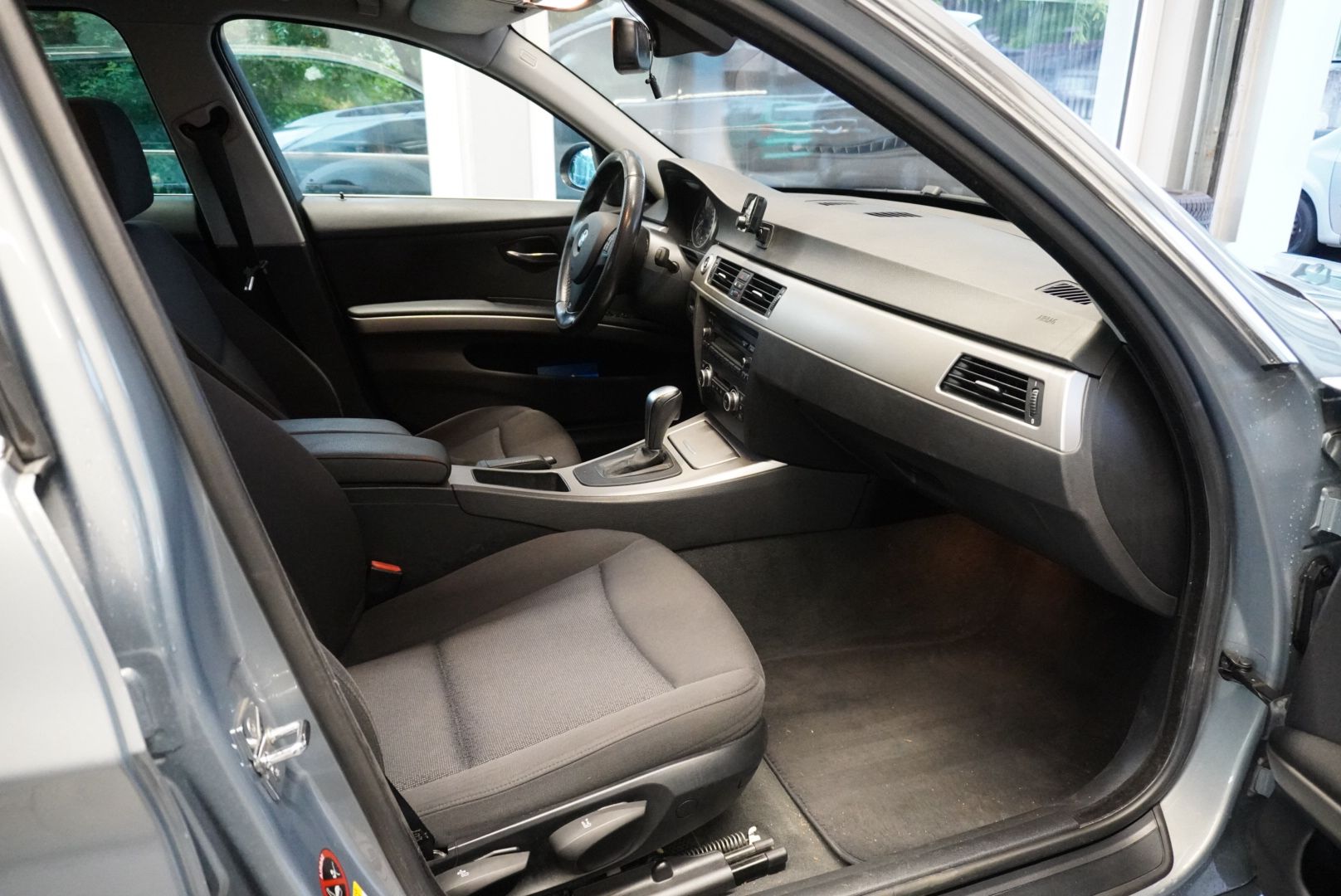 BMW 325i Touring Steptronic-image-8
