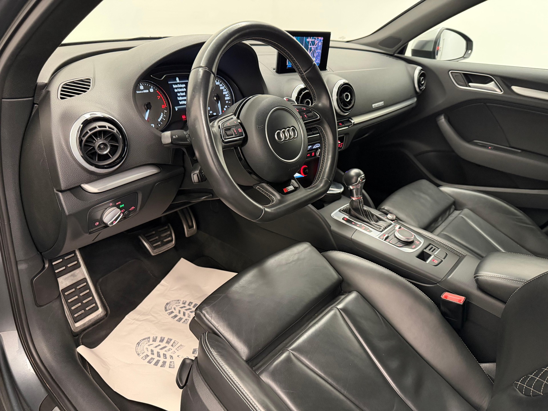 AUDI S3 Sportback 2.0 T FSI quattro S-Tronic-image-9