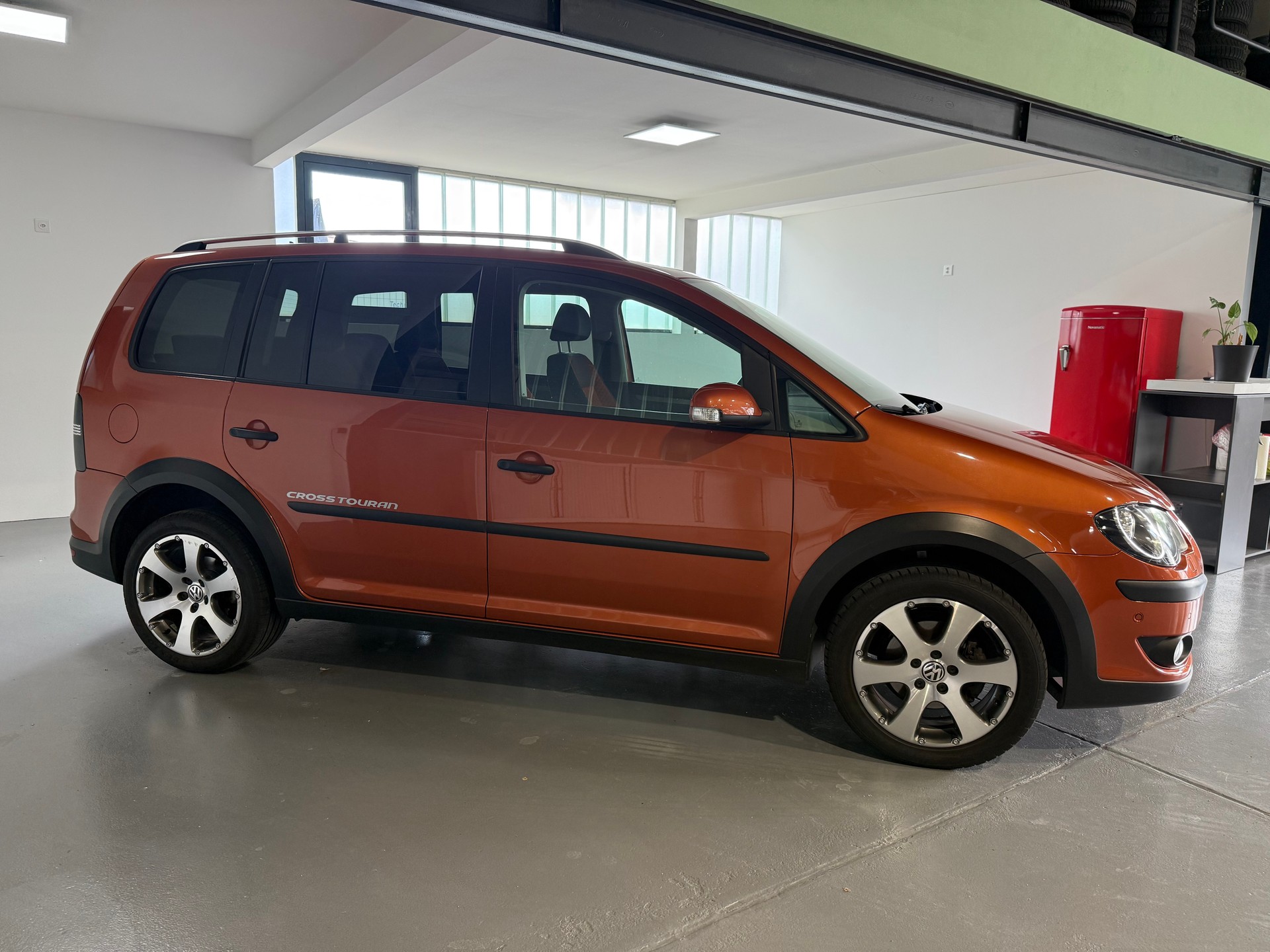VW CrossTouran 1.4 TSI 7Plätze-image-1