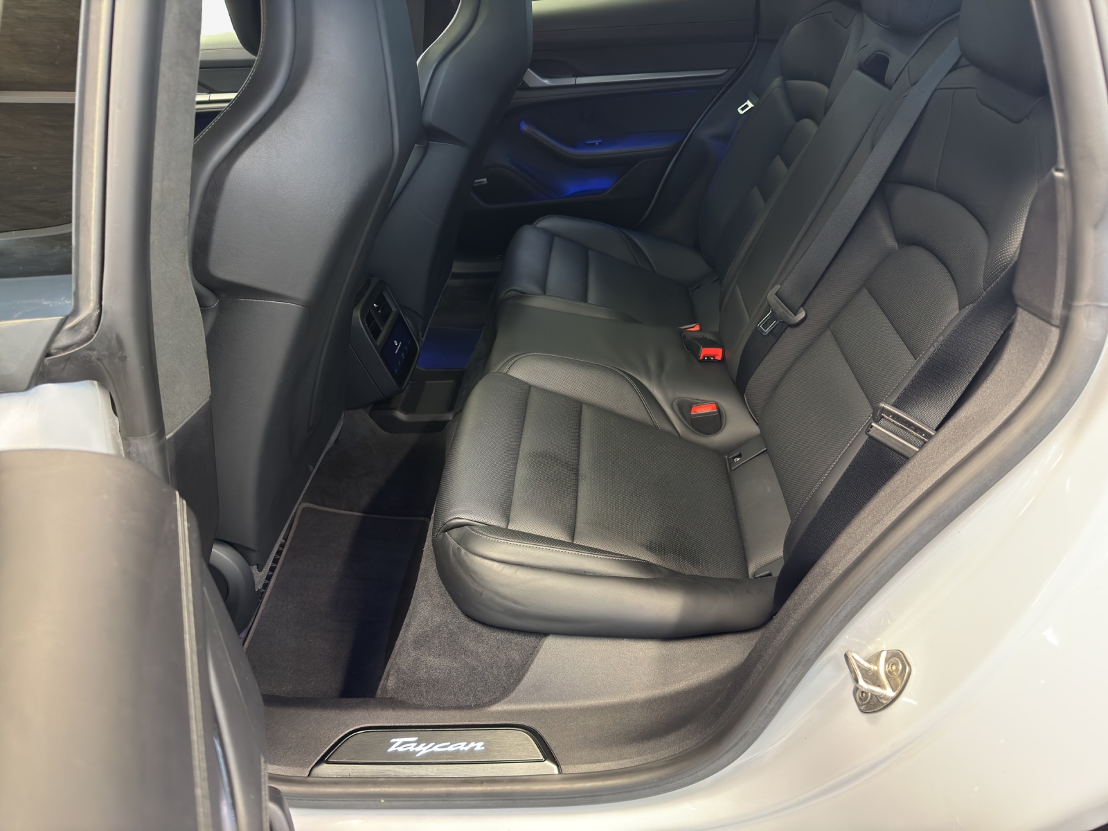 PORSCHE Taycan Turbo-image-12