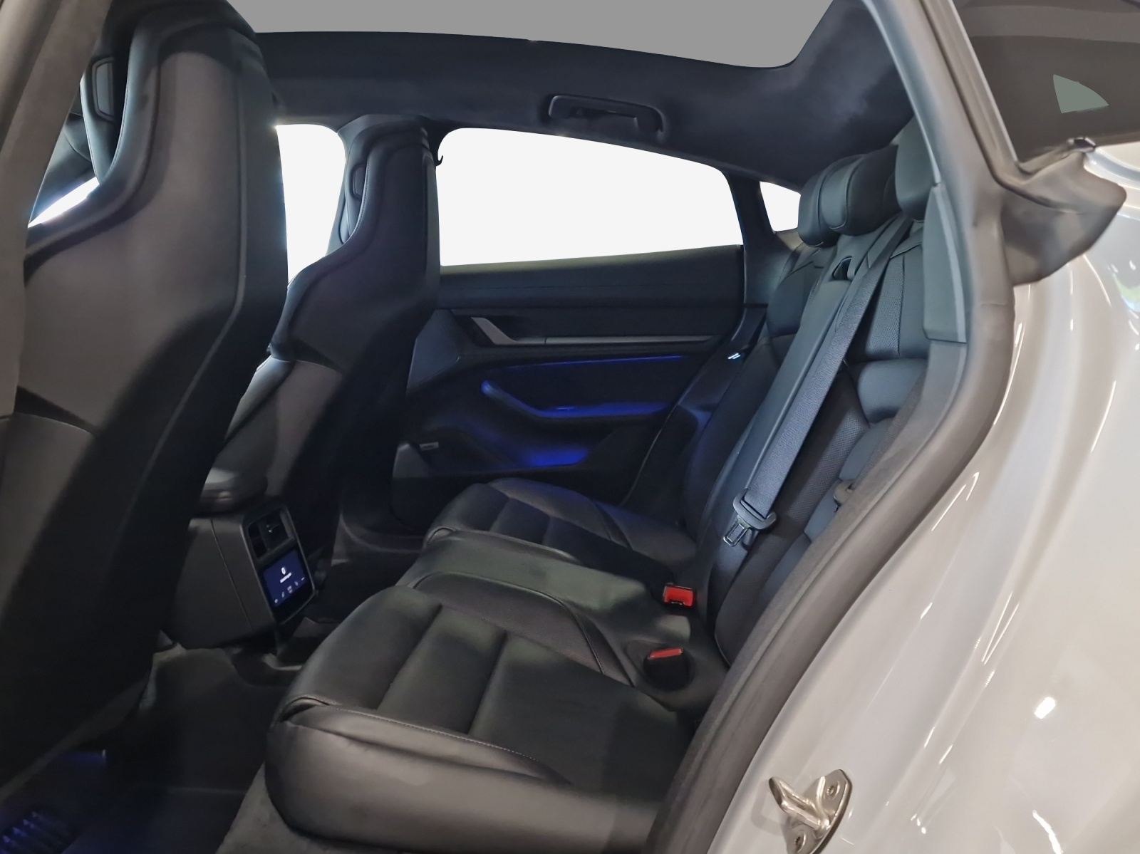 PORSCHE Taycan Turbo-image-11