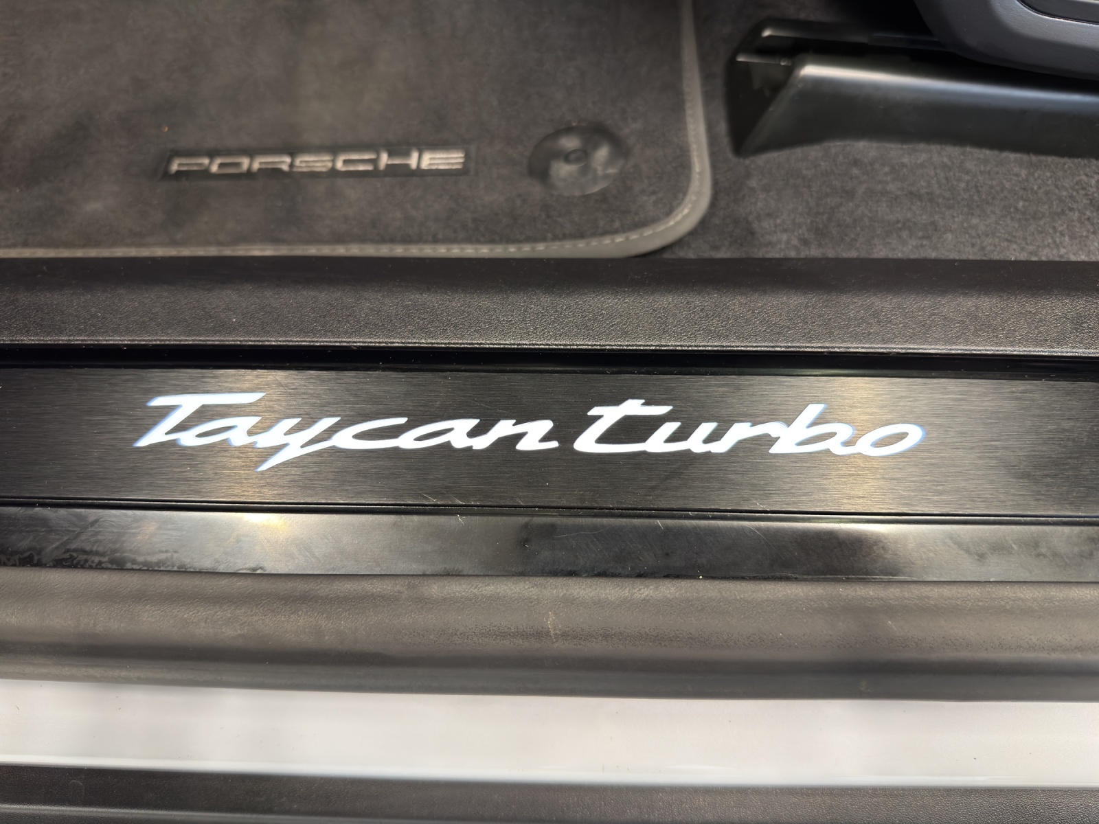 PORSCHE Taycan Turbo-image-16