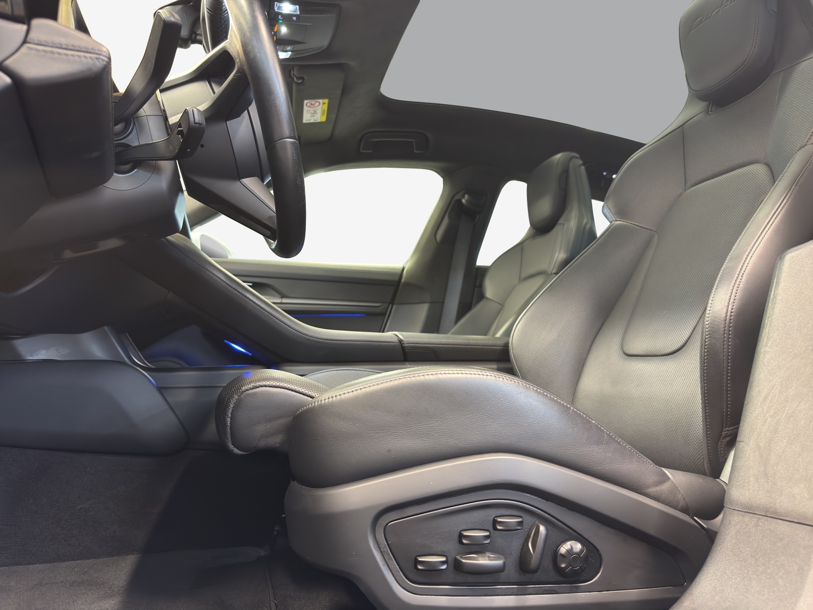 PORSCHE Taycan Turbo-image-15