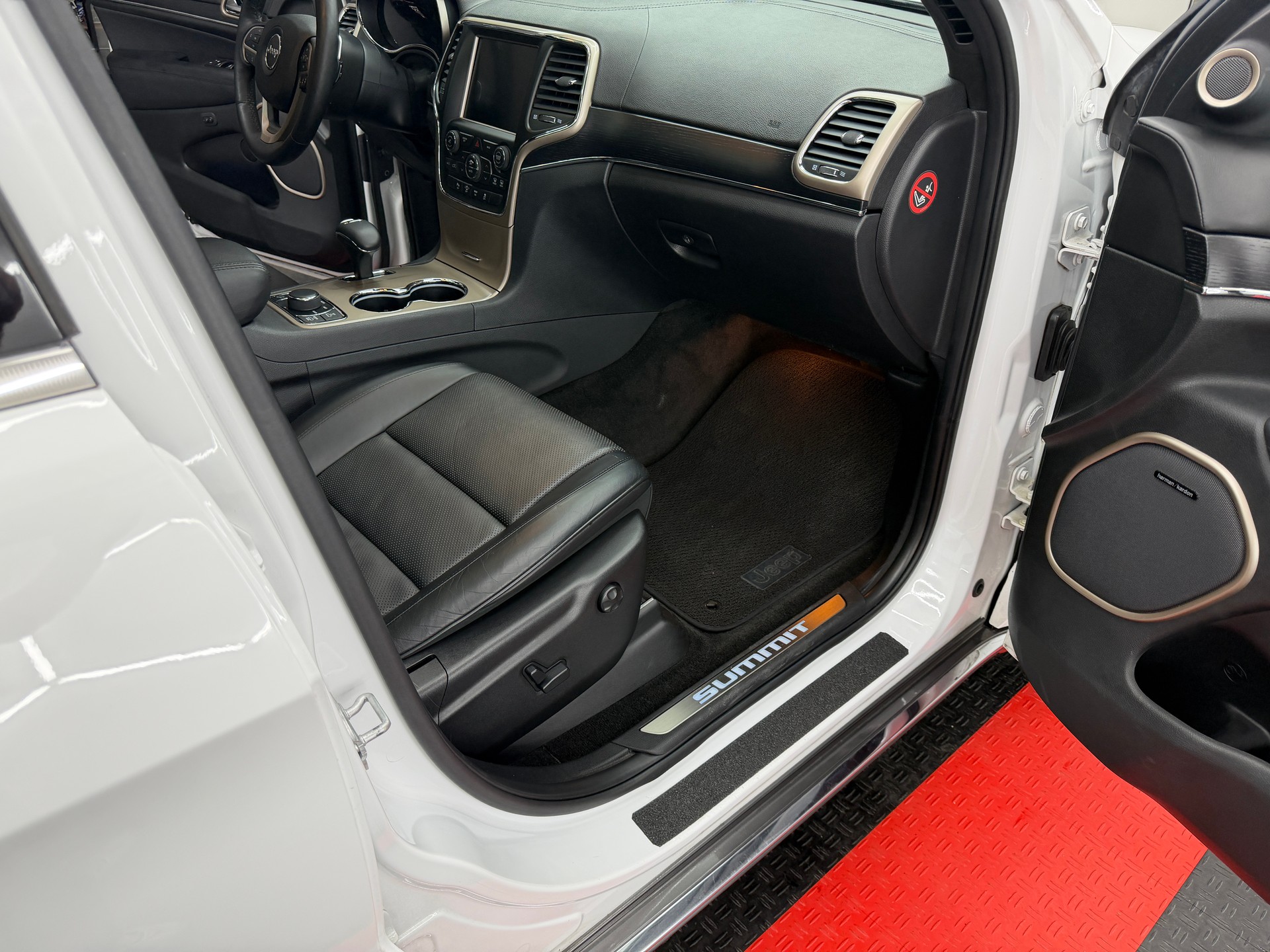JEEP Grand Cherokee 3.0 CRD Summit Automatic-image-12