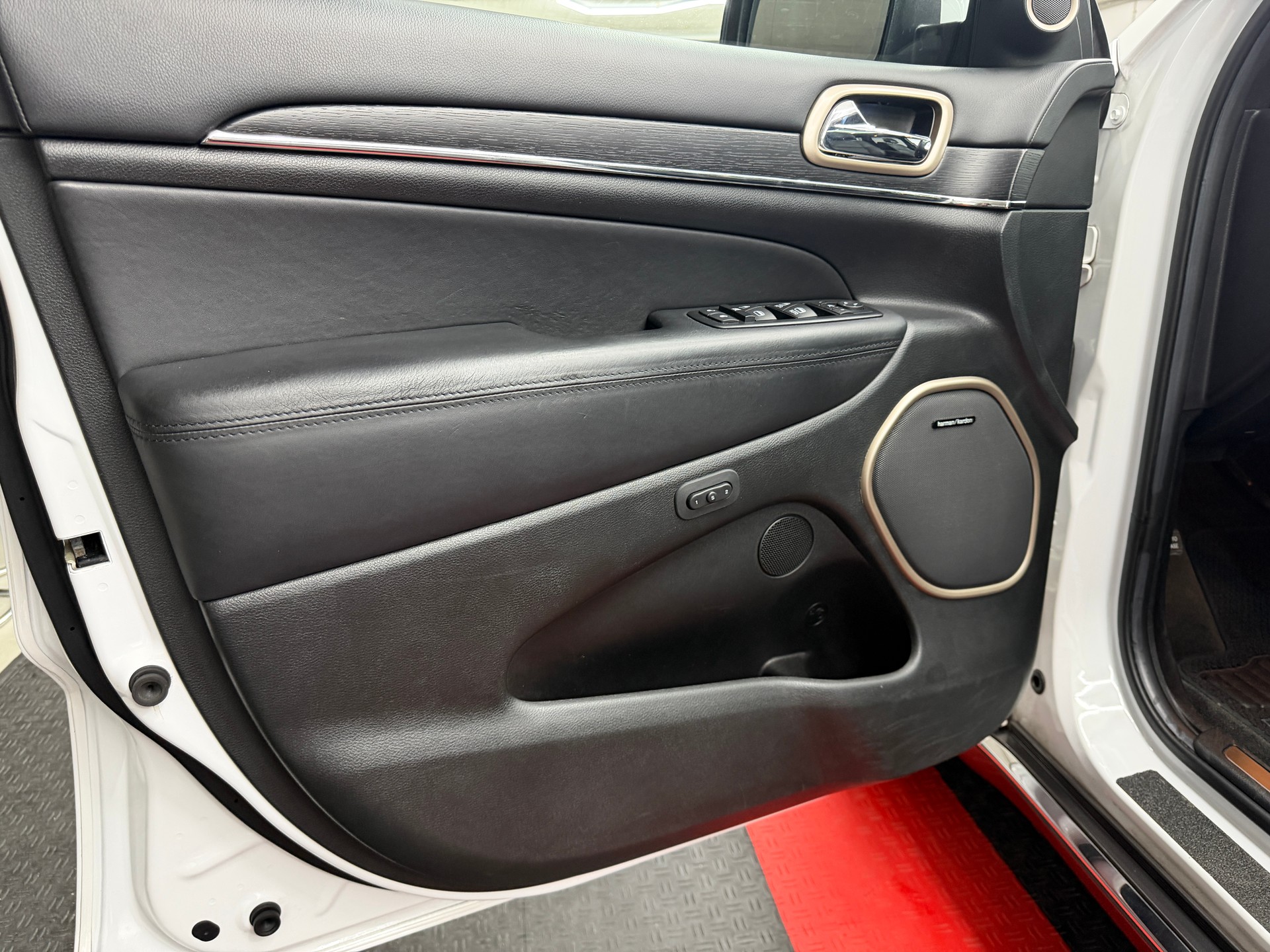 JEEP Grand Cherokee 3.0 CRD Summit Automatic-image-13