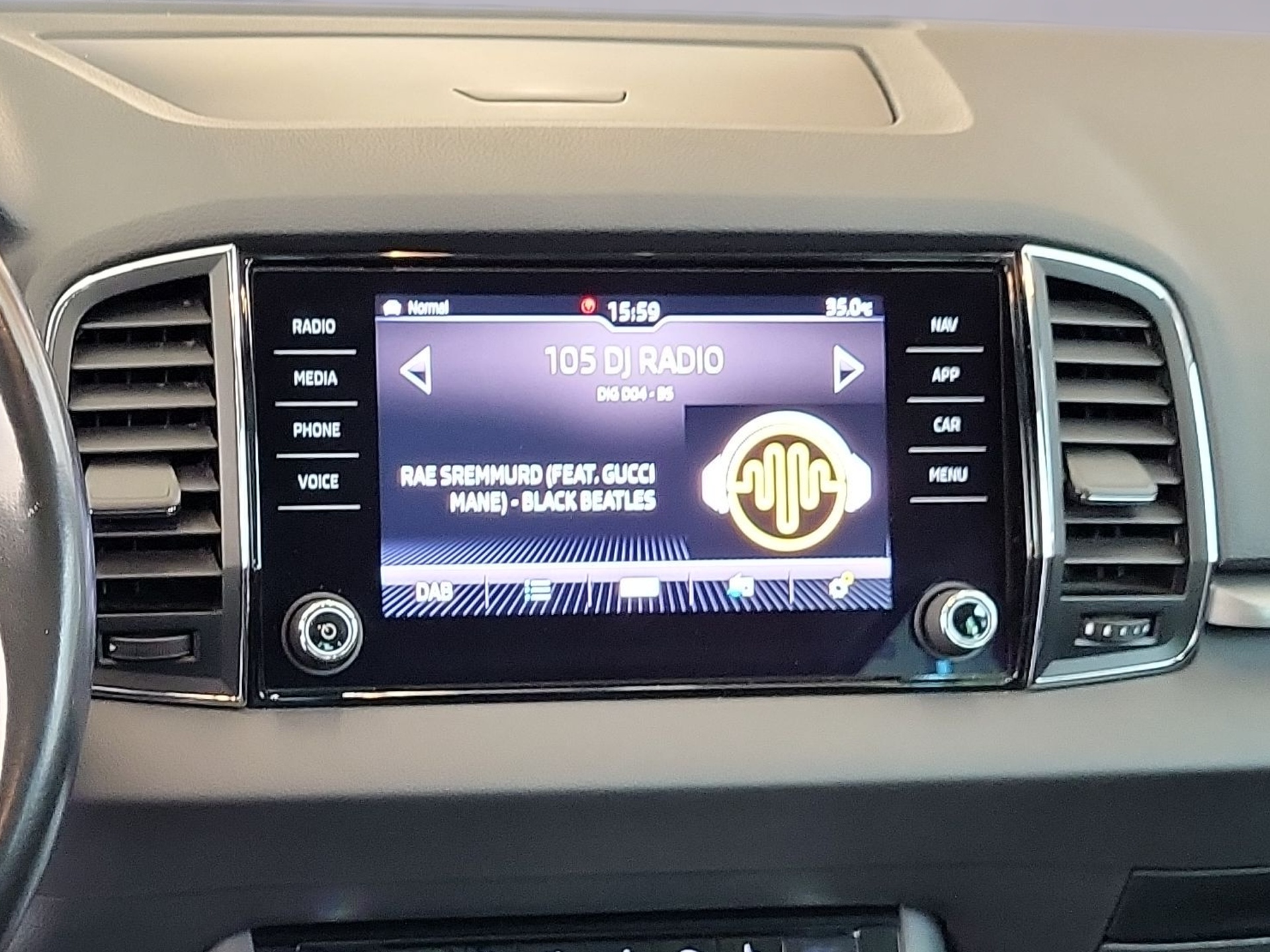 SKODA Karoq 1.6 TDI CR Smile-image-12