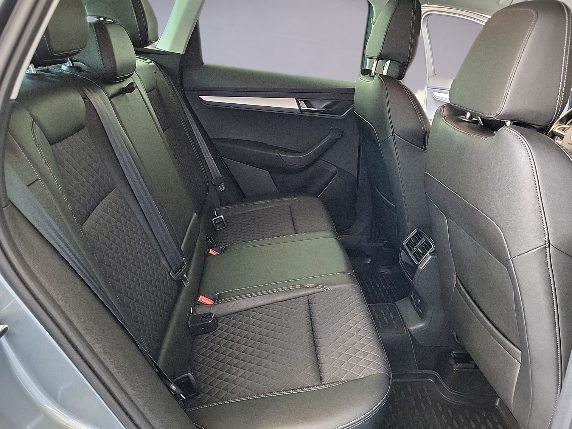 SKODA Karoq 1.6 TDI CR Smile-image-13
