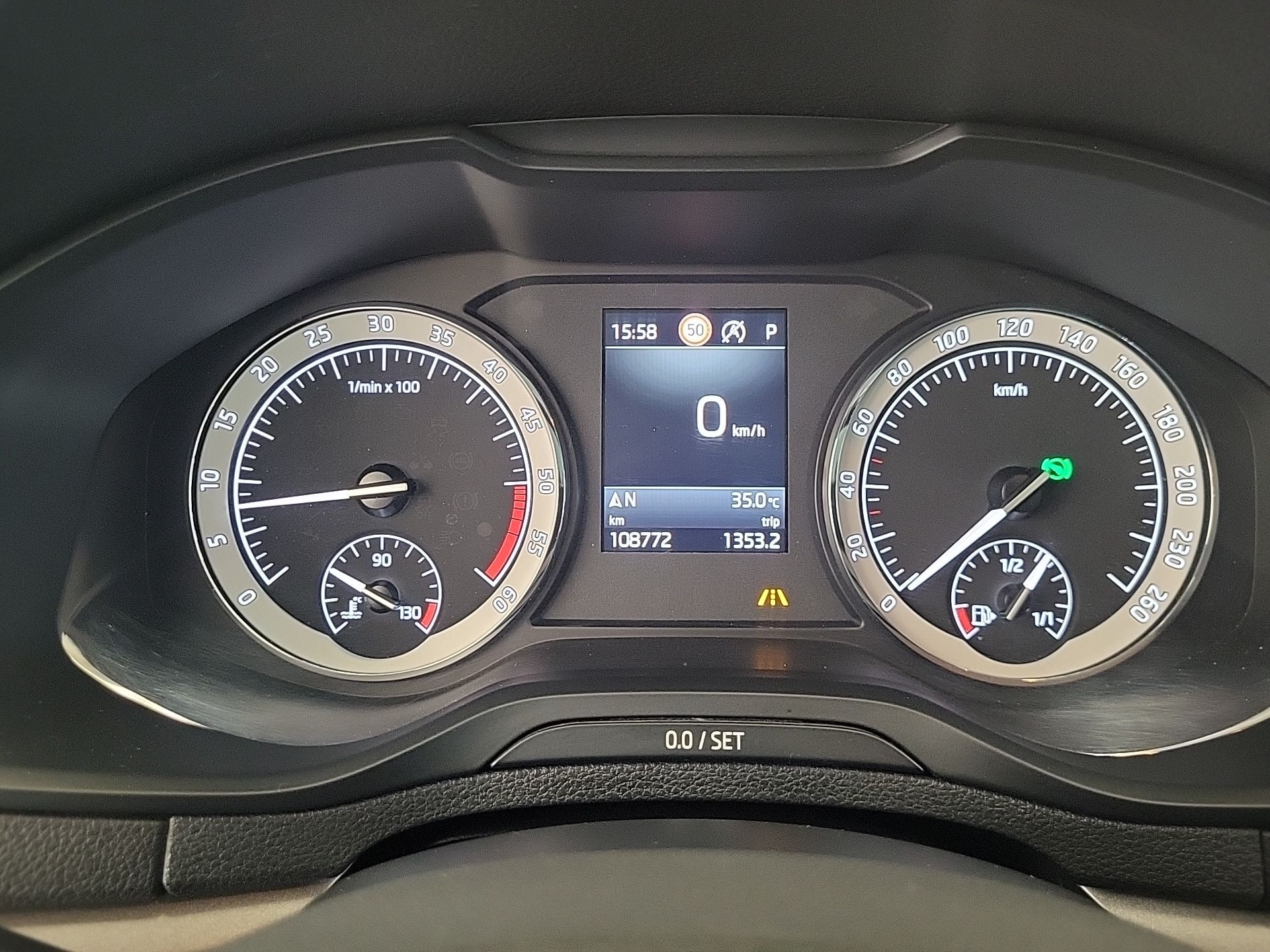 SKODA Karoq 1.6 TDI CR Smile-image-11