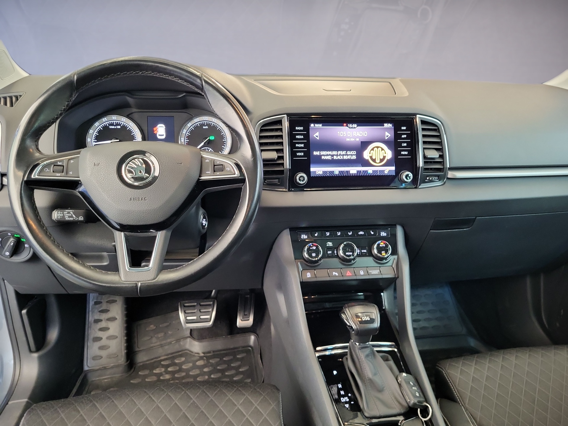 SKODA Karoq 1.6 TDI CR Smile-image-10