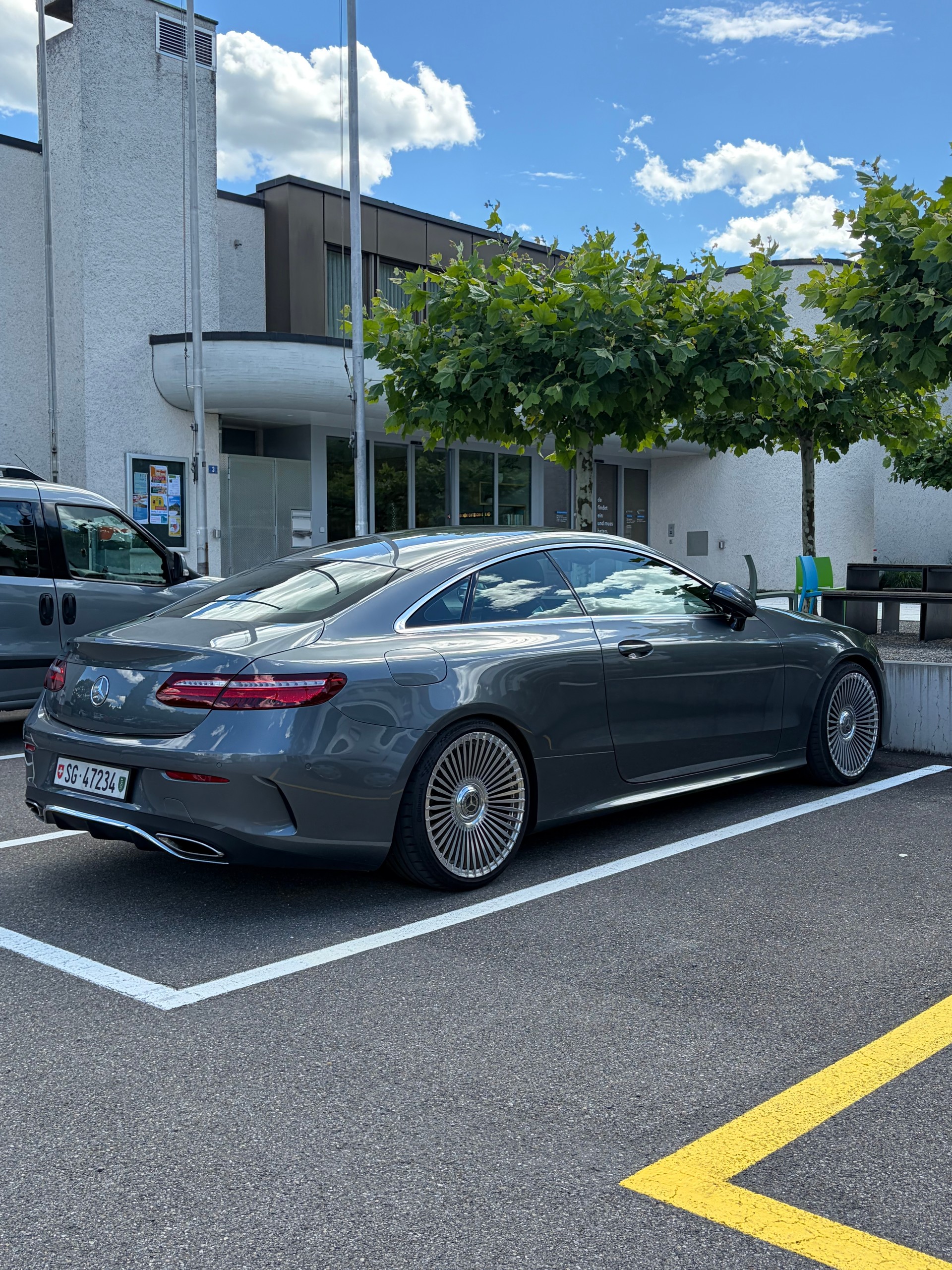 MERCEDES-BENZ E 400 AMG Line 4matic Biturbo-image-3