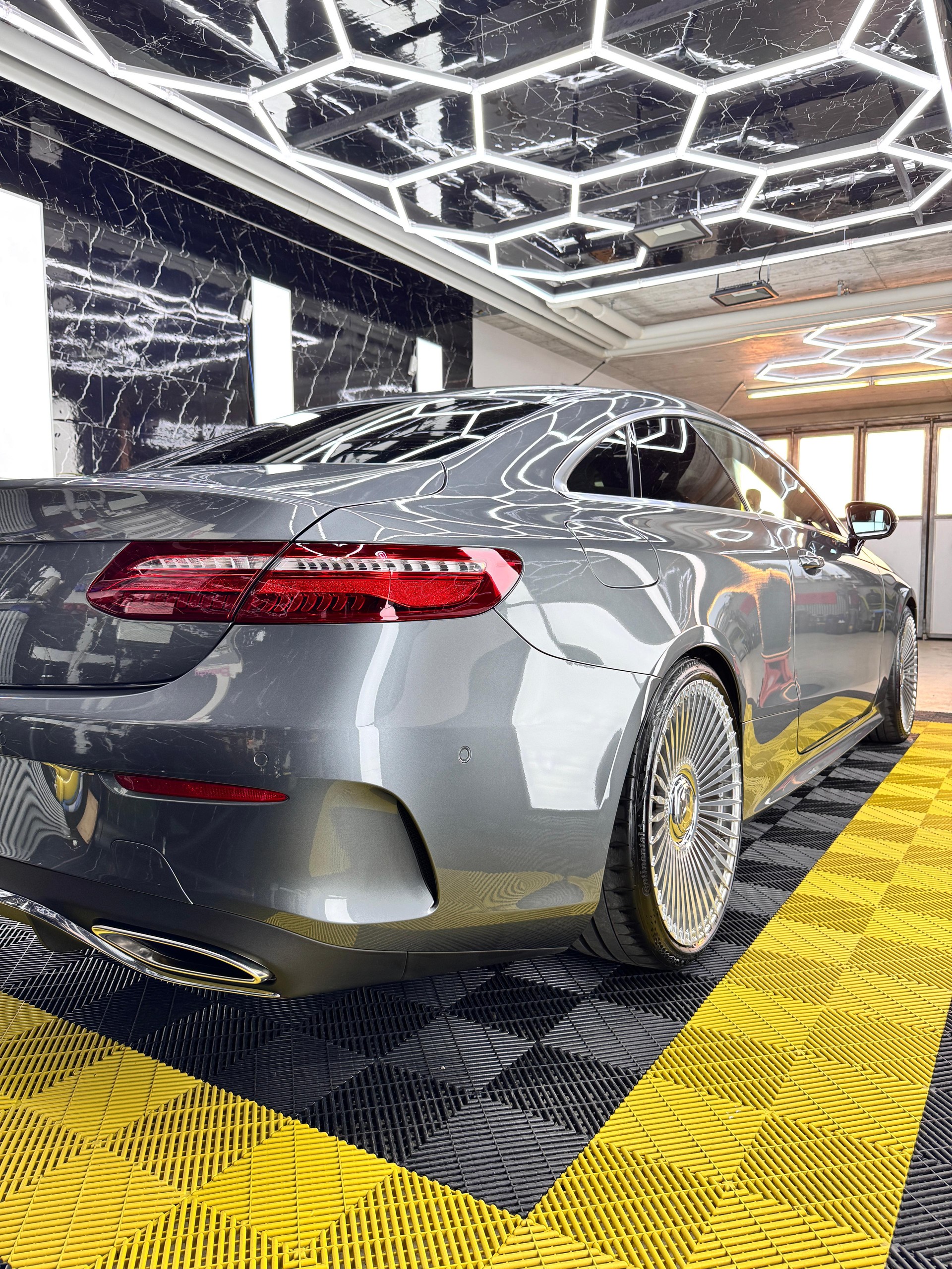 MERCEDES-BENZ E 400 AMG Line 4matic Biturbo-image-2