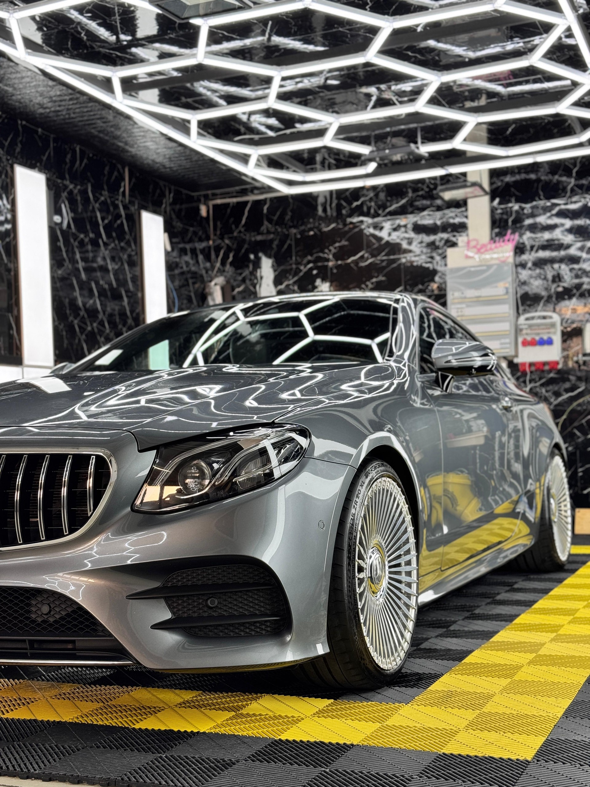 MERCEDES-BENZ E 400 AMG Line 4matic Biturbo-image-1