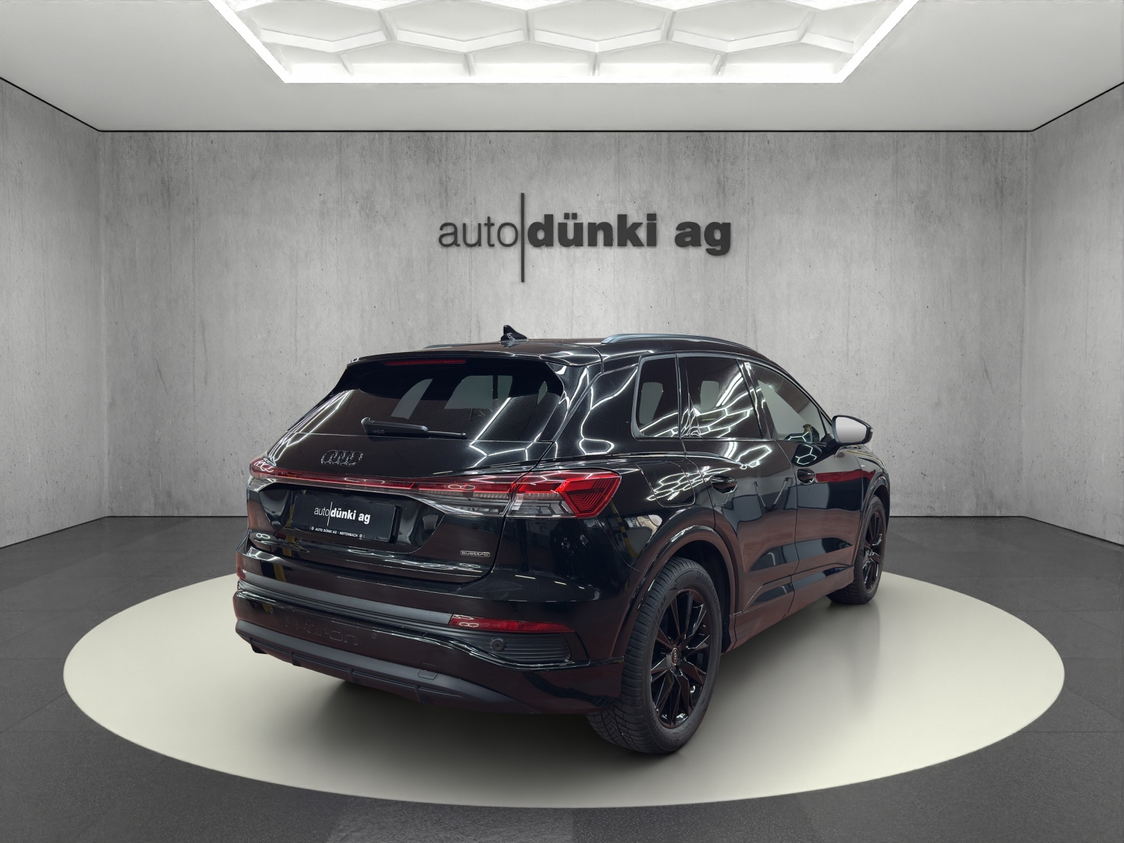 AUDI Q4 e-tron 55 quattro-image-2