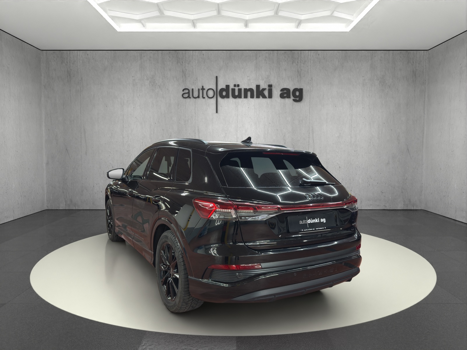 AUDI Q4 e-tron 55 quattro-image-1