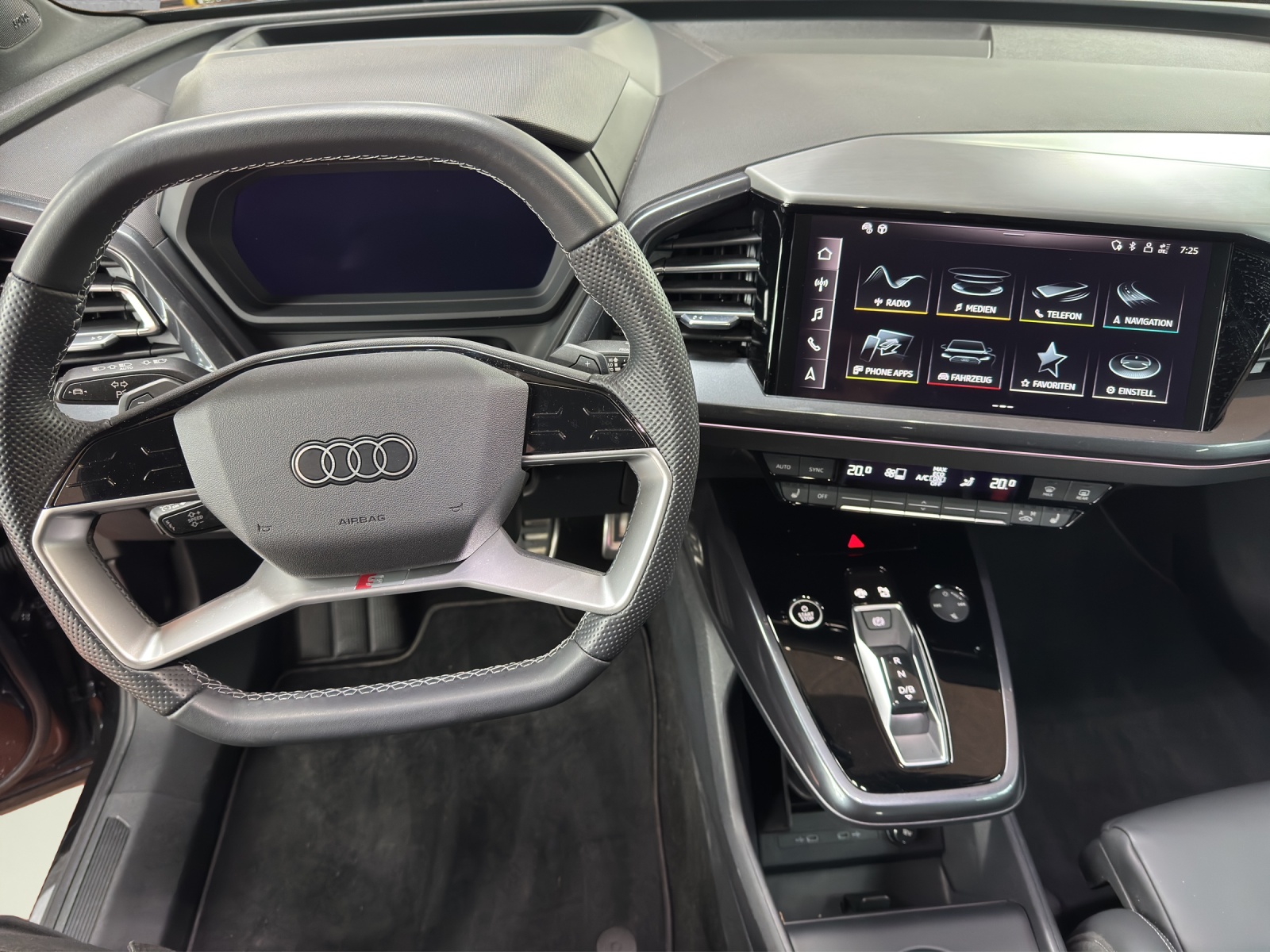 AUDI Q4 e-tron 55 quattro-image-8
