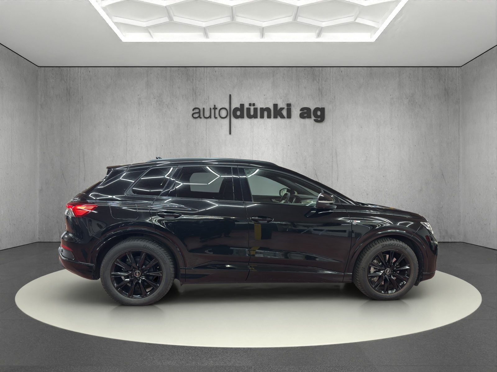 AUDI Q4 e-tron 55 quattro-image-5