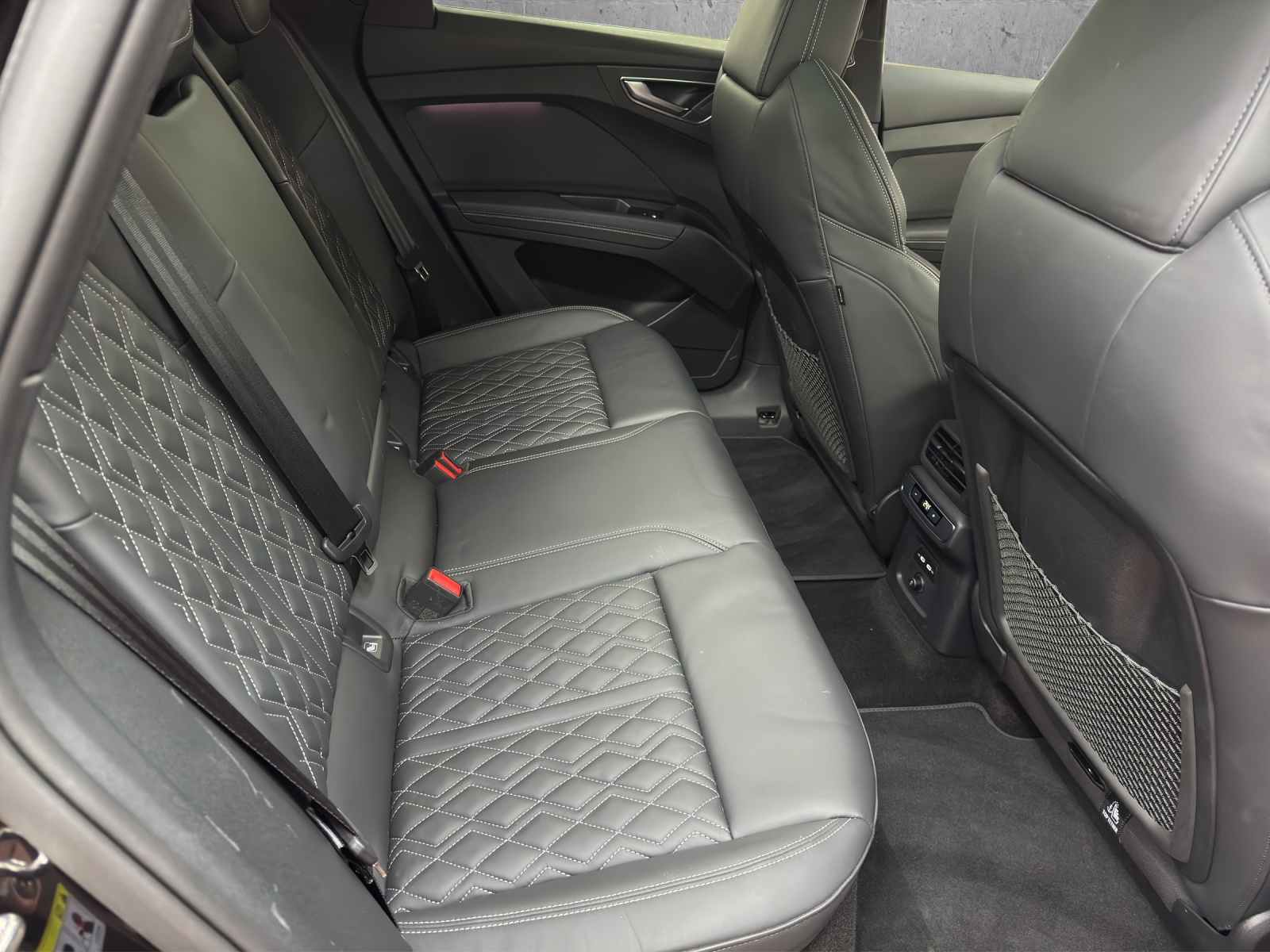 AUDI Q4 e-tron 55 quattro-image-12