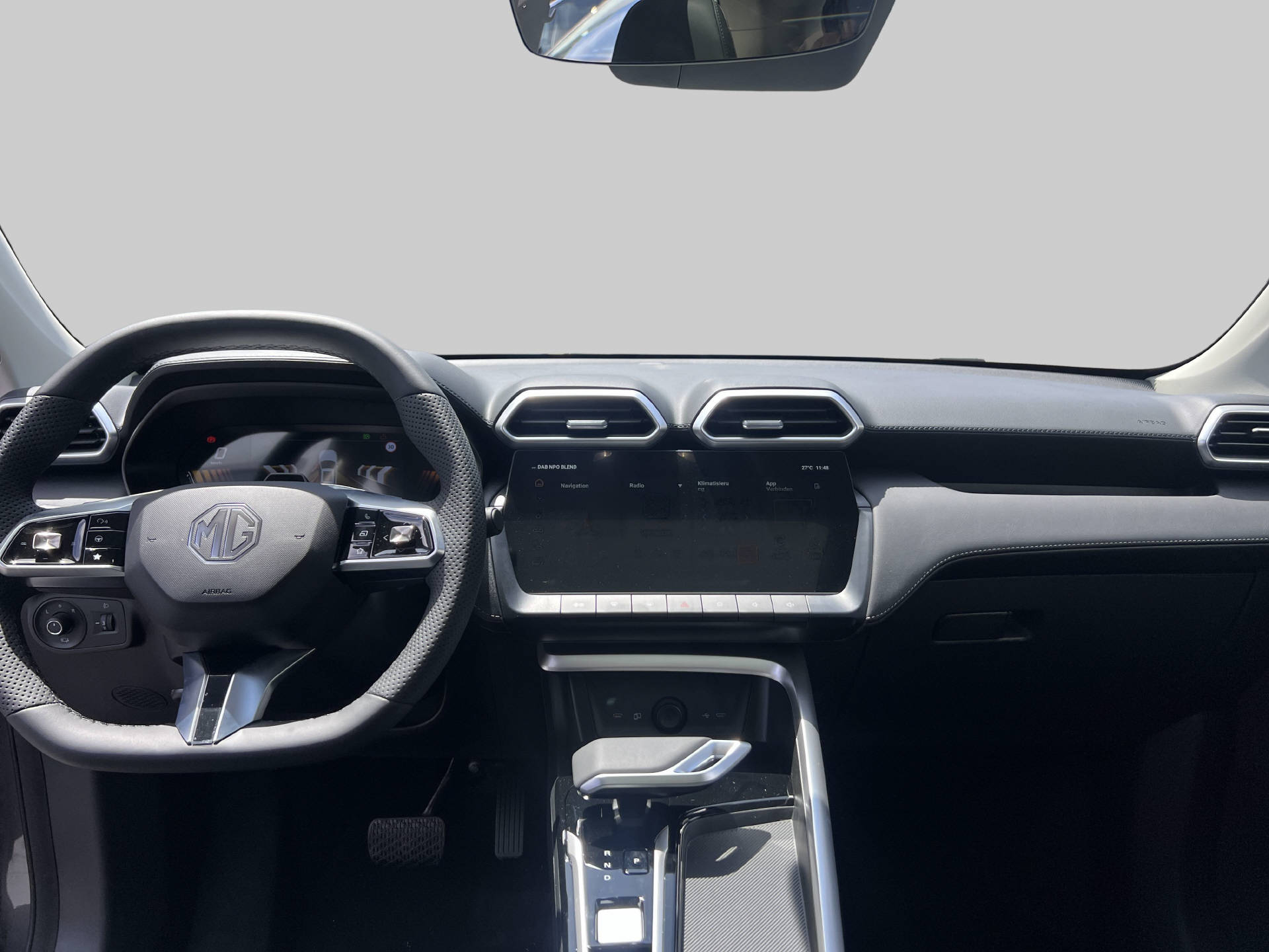 MG ZS 1.5 Hybrid+ Luxury-image-4