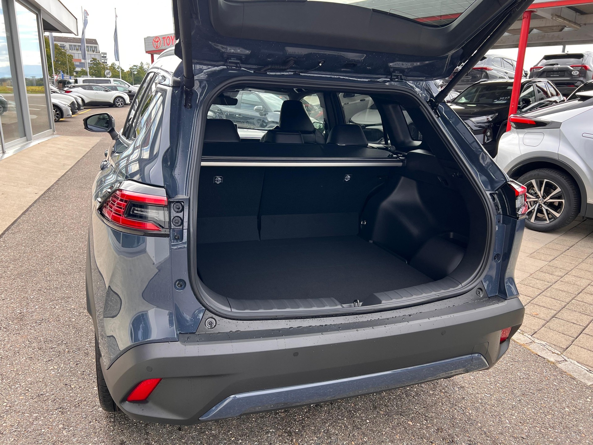TOYOTA Corolla Cross 2.0 HSD Premium AWD-i-image-6
