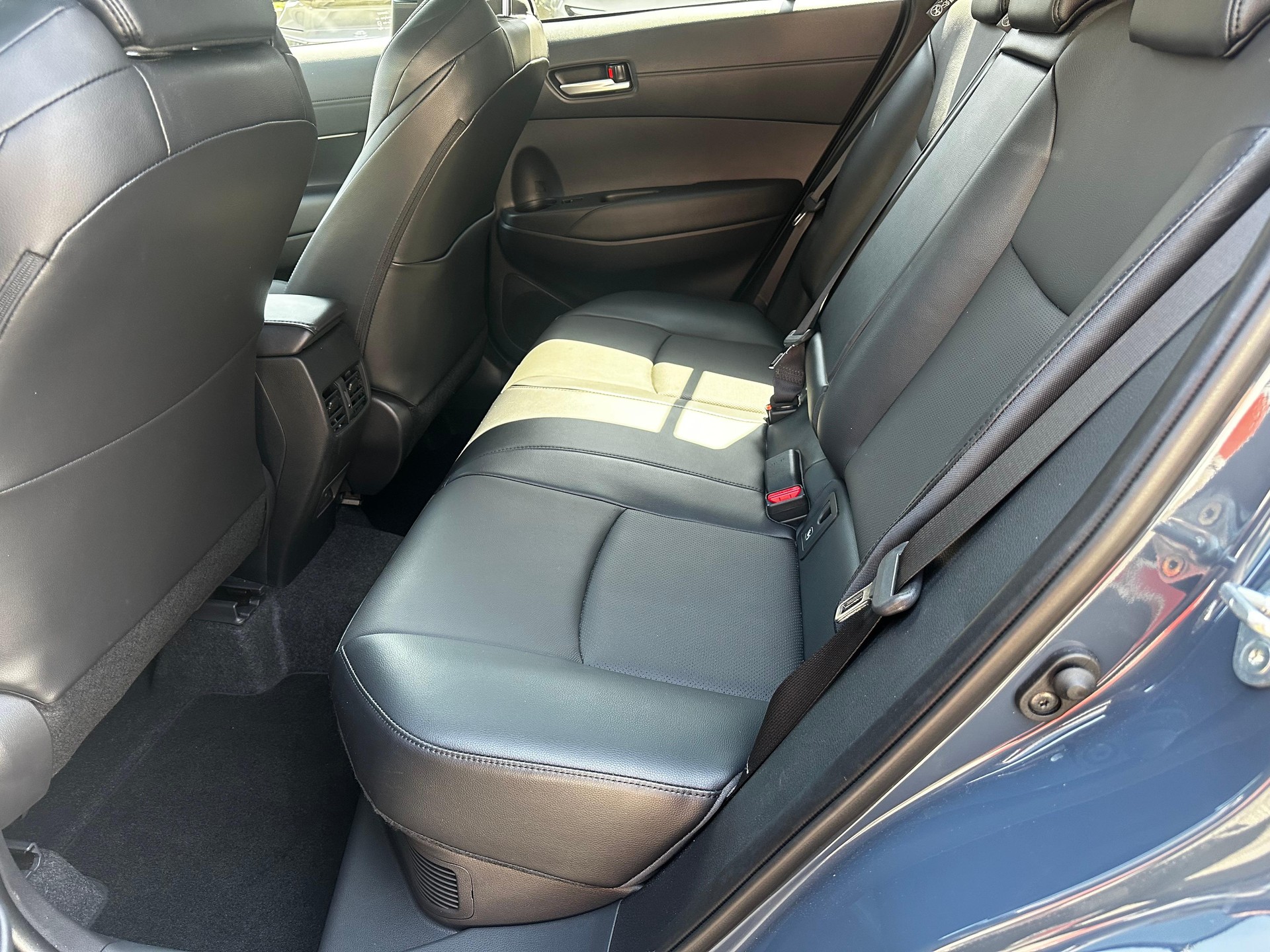 TOYOTA Corolla Cross 2.0 HSD Premium AWD-i-image-12