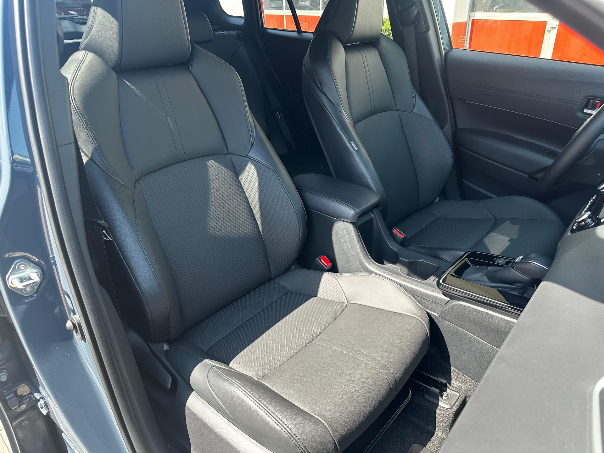 TOYOTA Corolla Cross 2.0 HSD Premium AWD-i-image-16