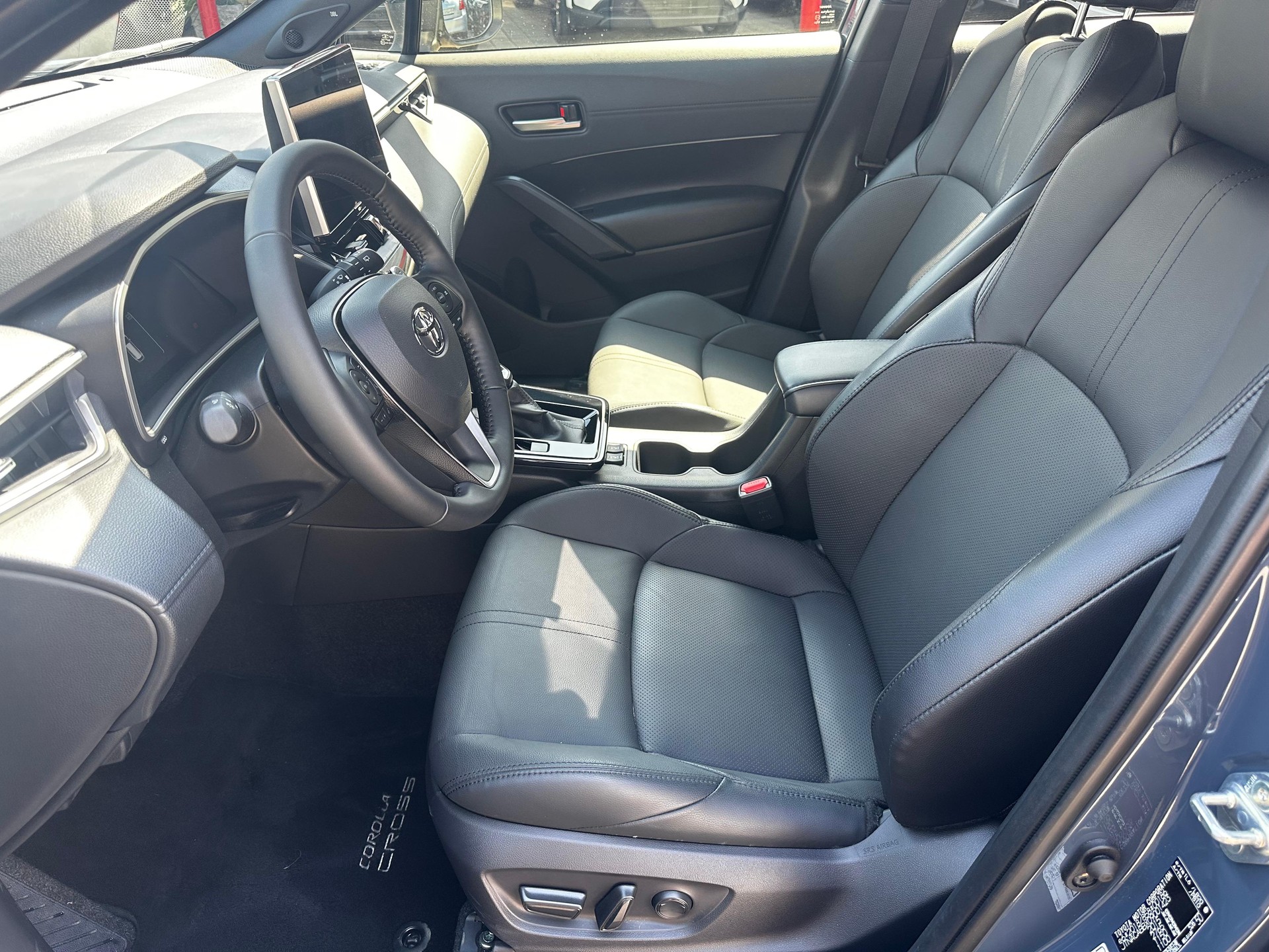 TOYOTA Corolla Cross 2.0 HSD Premium AWD-i-image-9