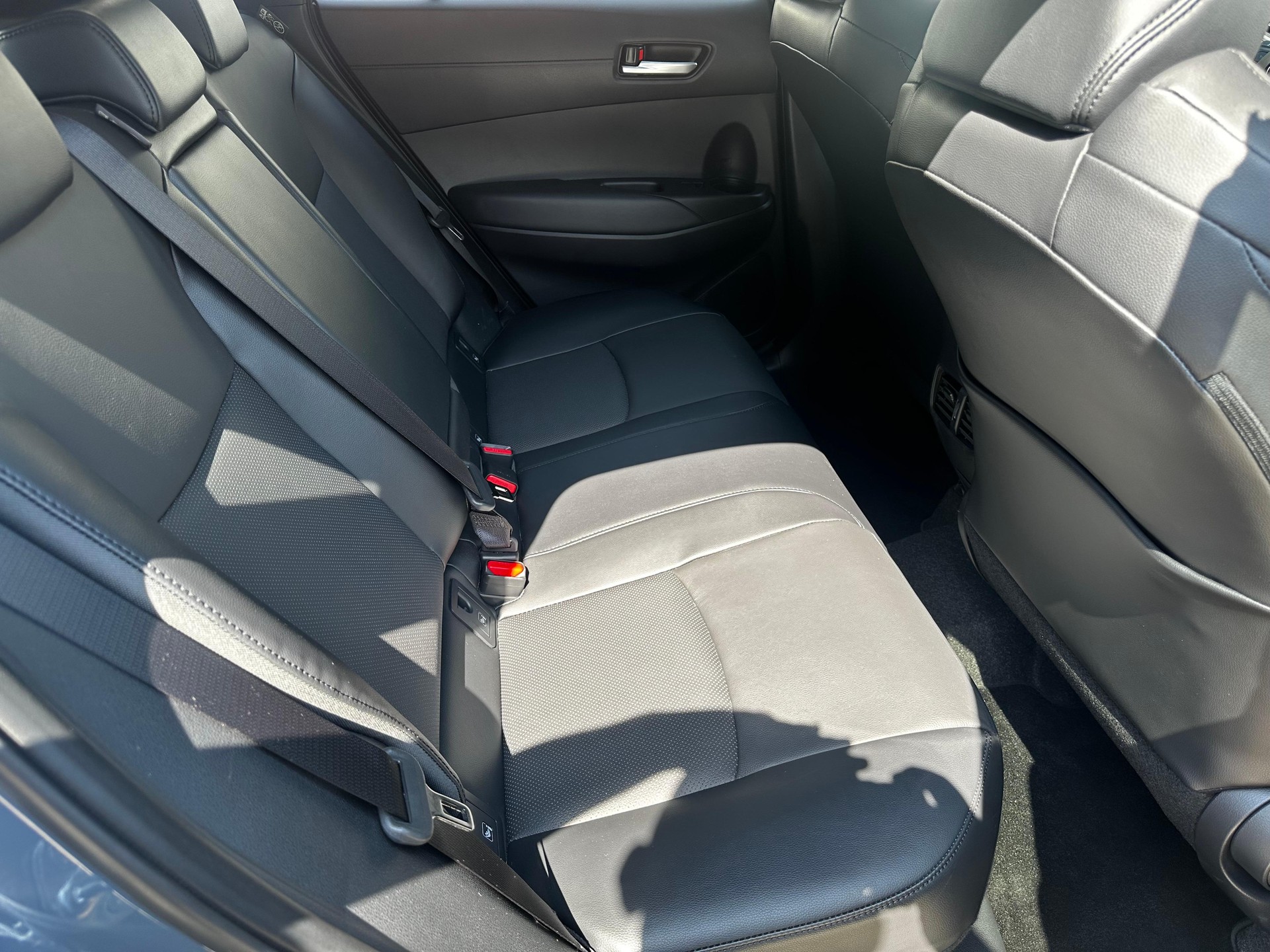 TOYOTA Corolla Cross 2.0 HSD Premium AWD-i-image-13